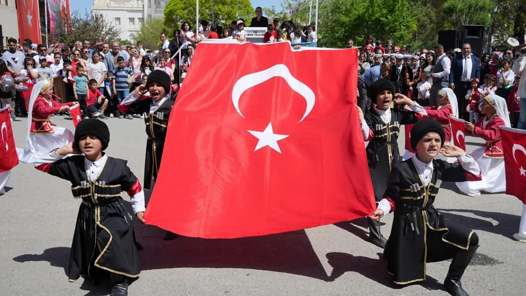 23 Nisan etkinlikleri iptal mi edildi?
