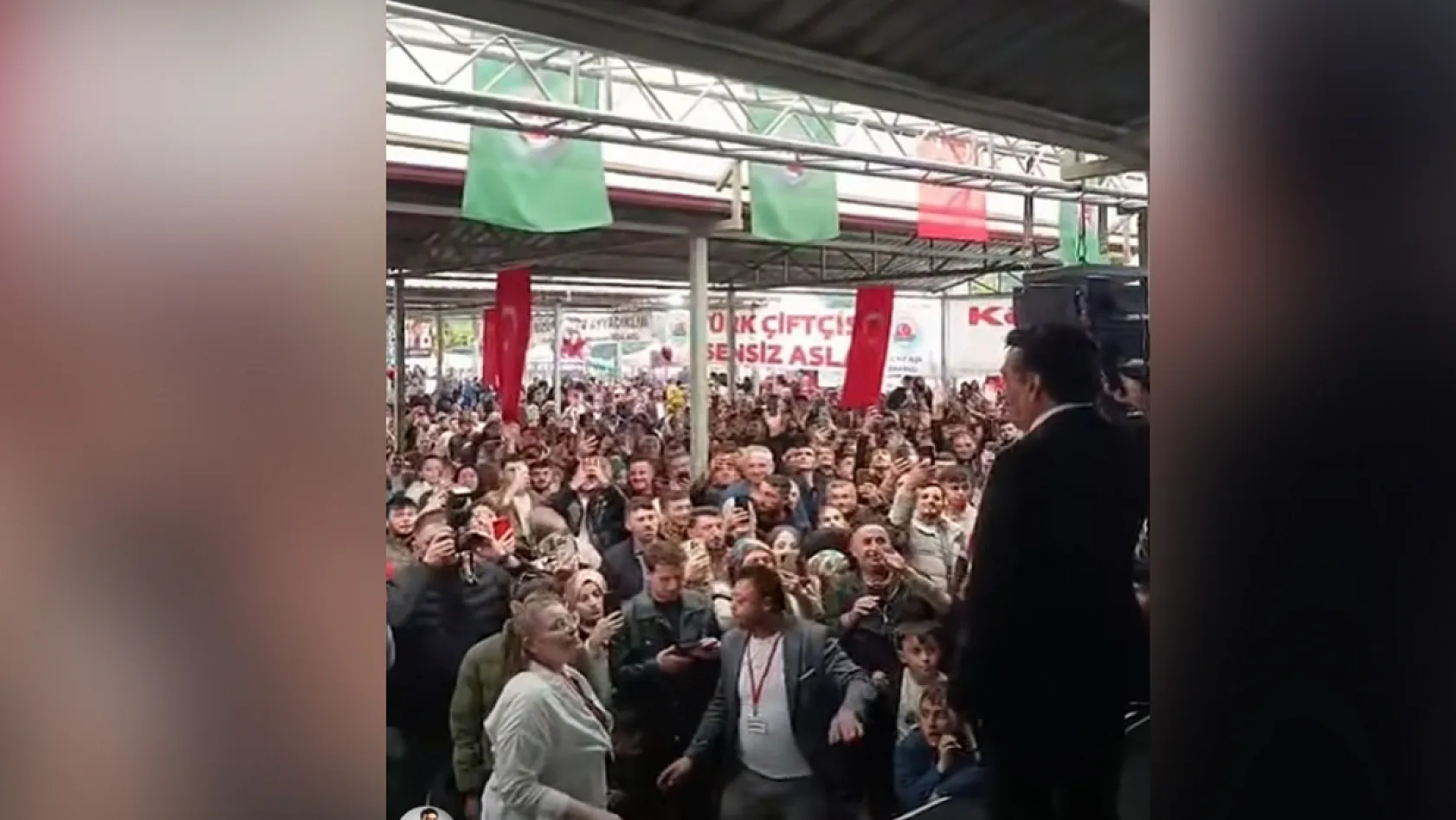 Ayvacık Bahar Şenliği'nde Hakkı Bulut Rüzgârı