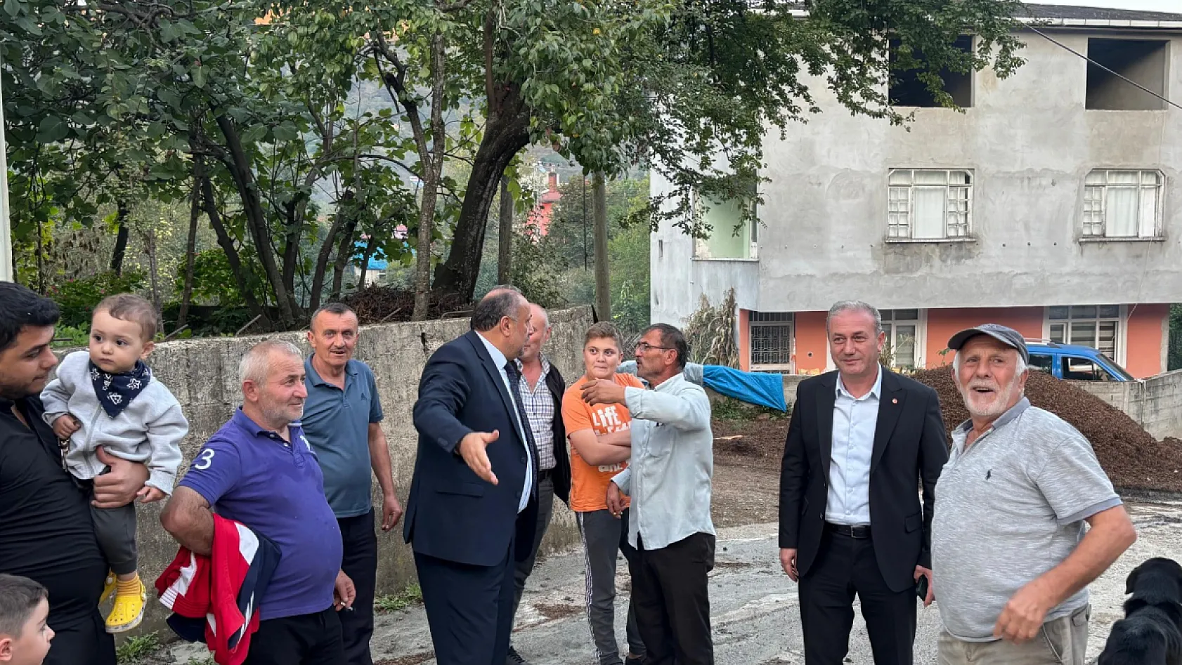 Salıpazarı'nda Başkan Karaca'yla yüzler gülüyor