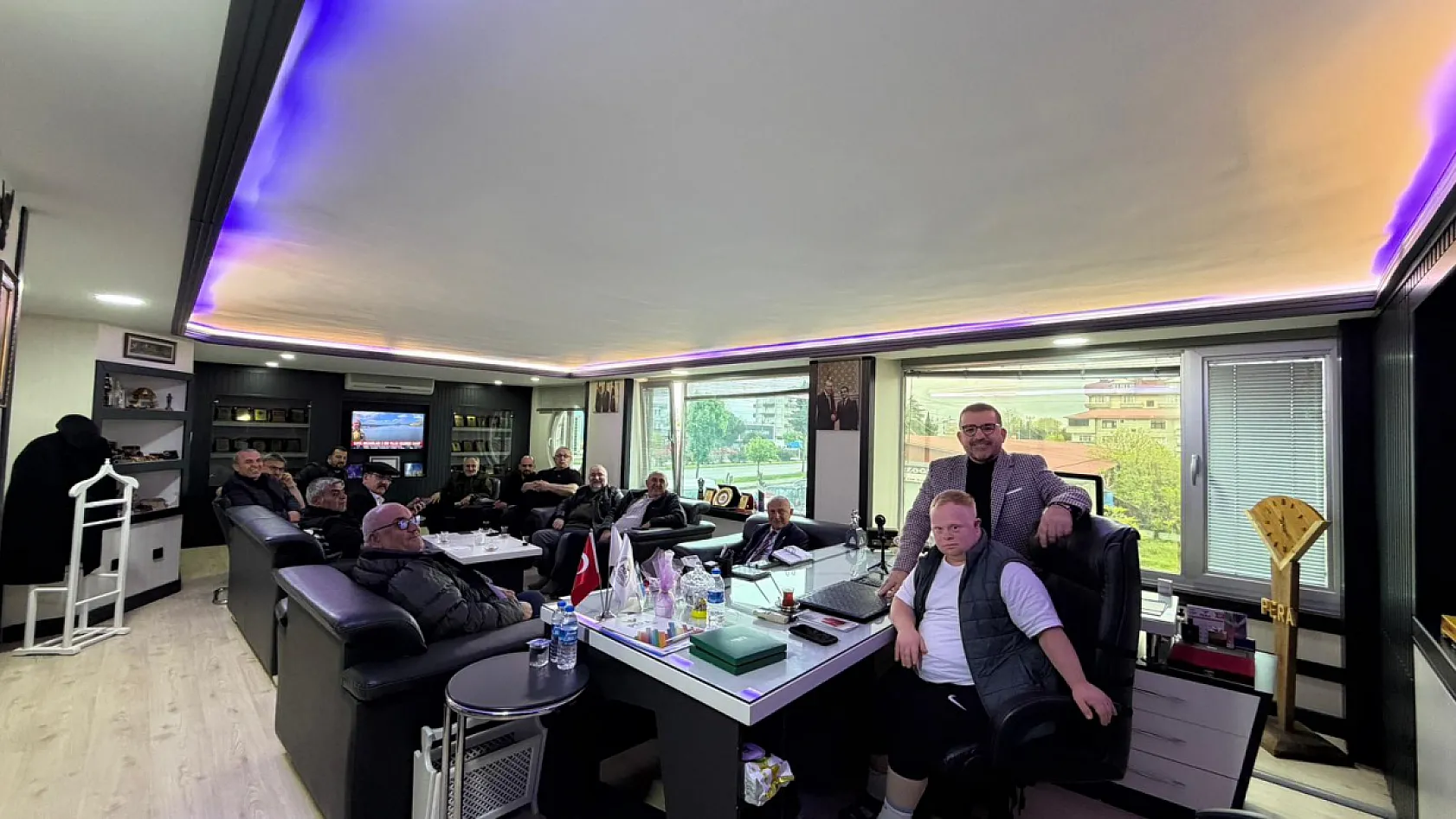 Dostluk Grubundan Kızılay'a kan bağışı