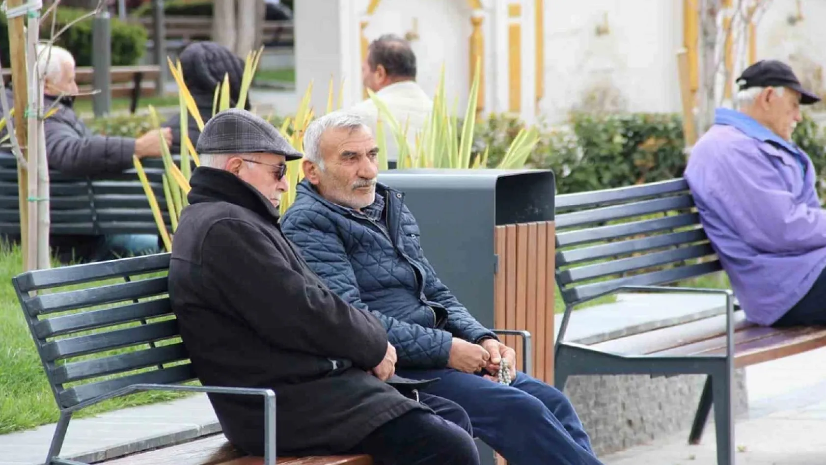 Emekli ve Memura Ek Zam Gelecek mi? Özgür Erdursun 'Gerçek Tarihi' Açıkladı!