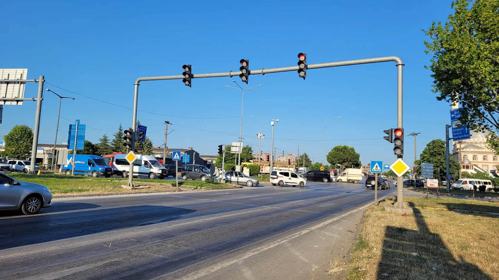 Çarşamba'da kavşak çilesi sürüyor