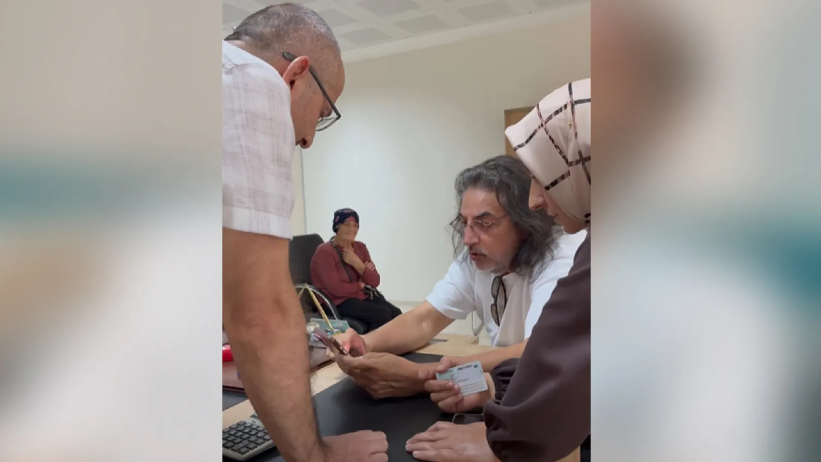 Rüyasında gördüğü Çelik'e mesaj attı, 71 yaşındaki annesi emekli oldu