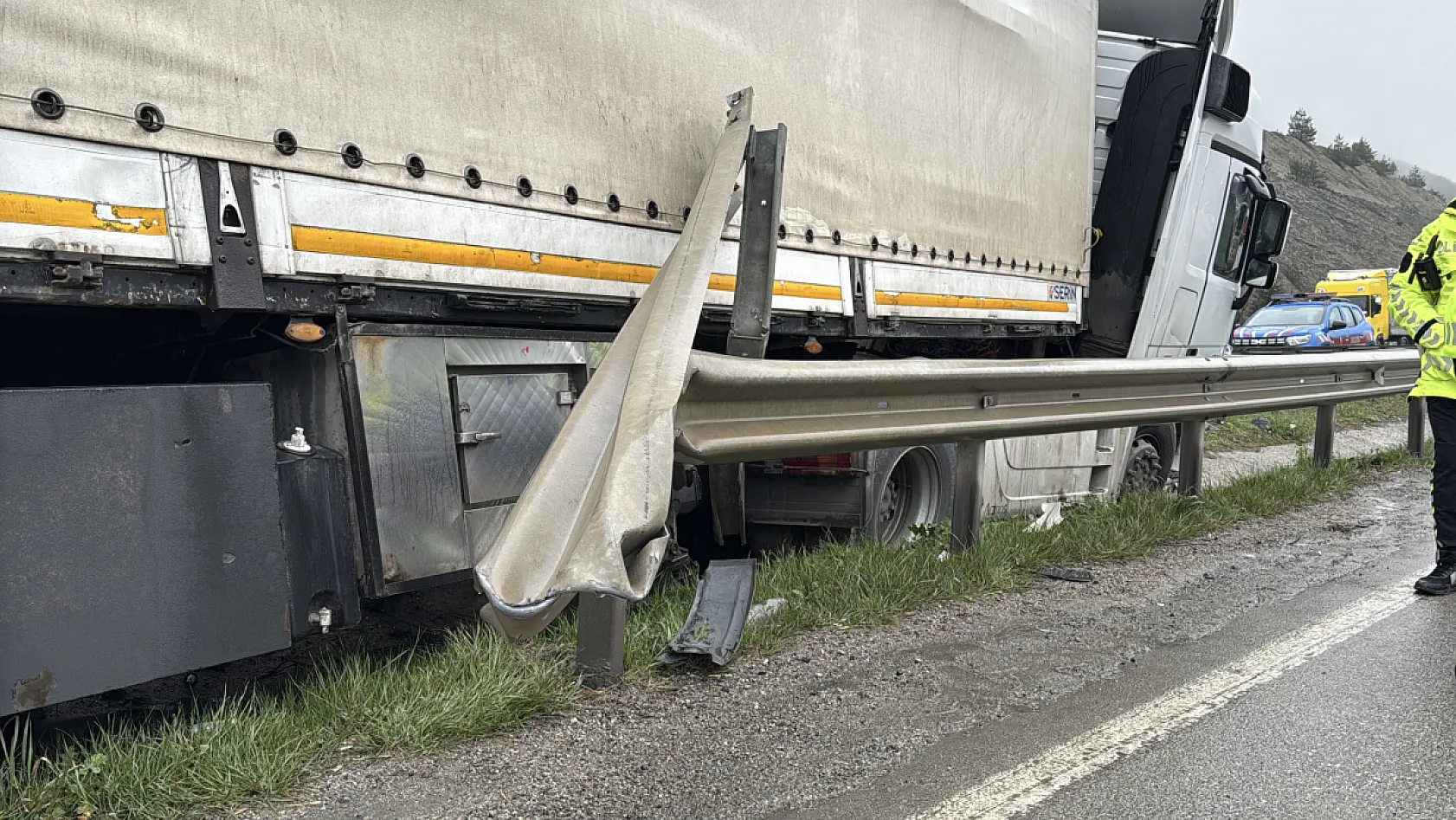 Freni boşalan tır Samsun'da dehşet saçtı: 500 metre kontrolden çıktı