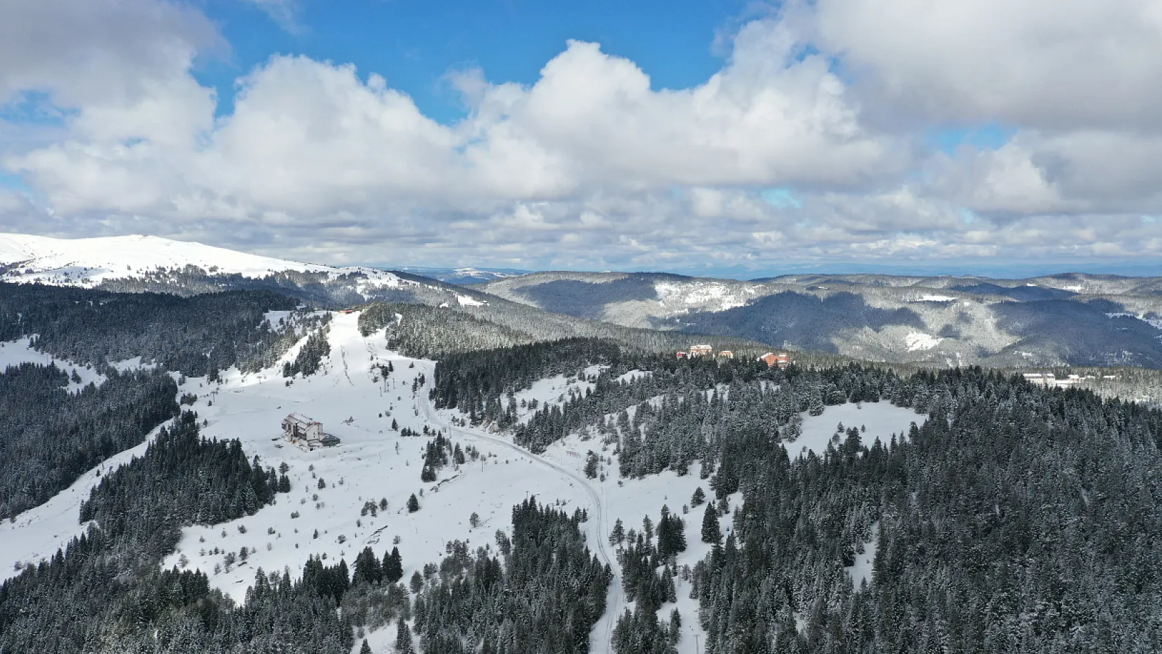 Ilgaz Dağı'nda kar manzarası havadan görüntülendi
