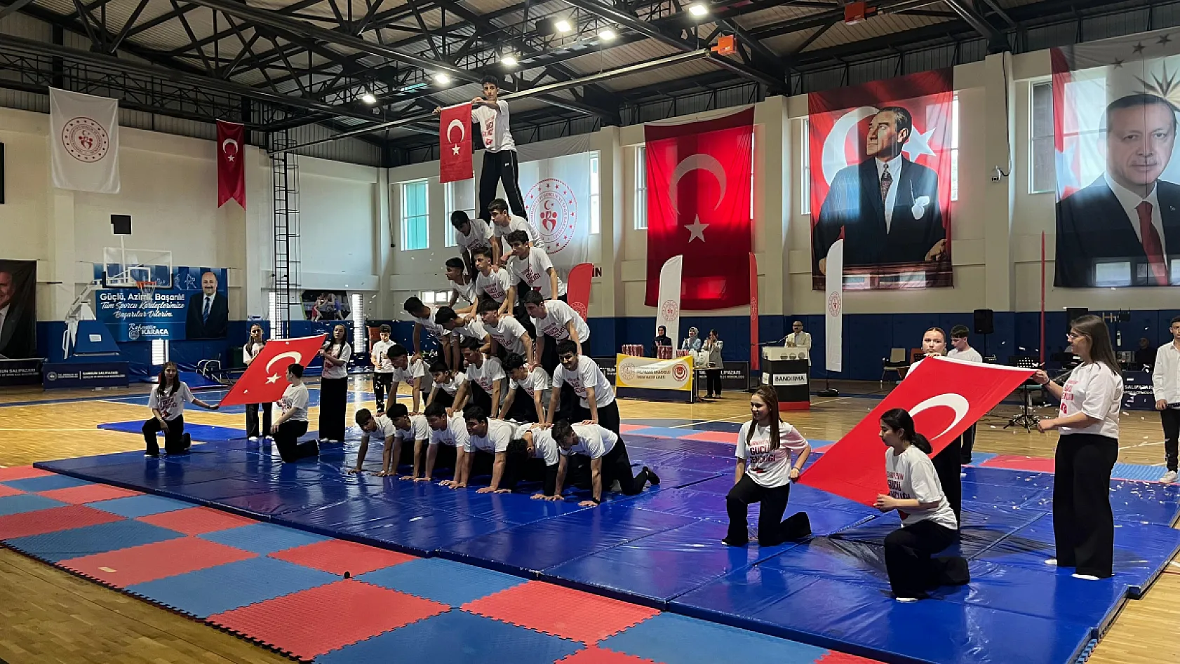 Vezirköprü, Terme ve Salıpazarı'nda 19 Mayıs coşkusu