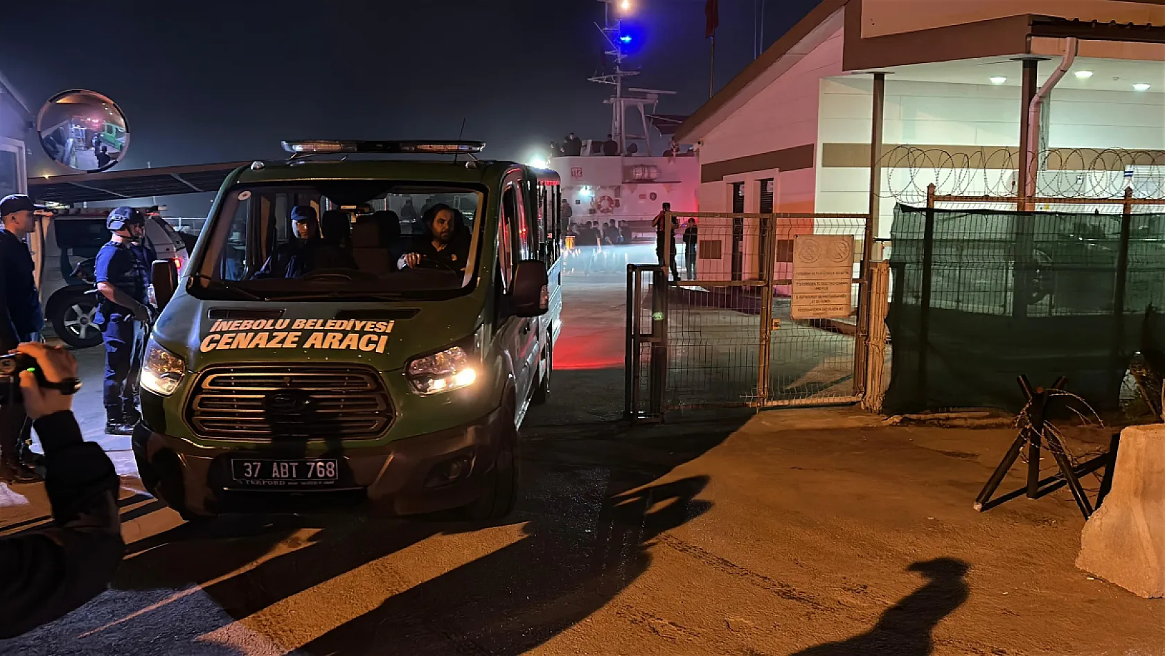Karadeniz'deki saldırıda yaralanan balıkçılar İnebolu'na getirildi
