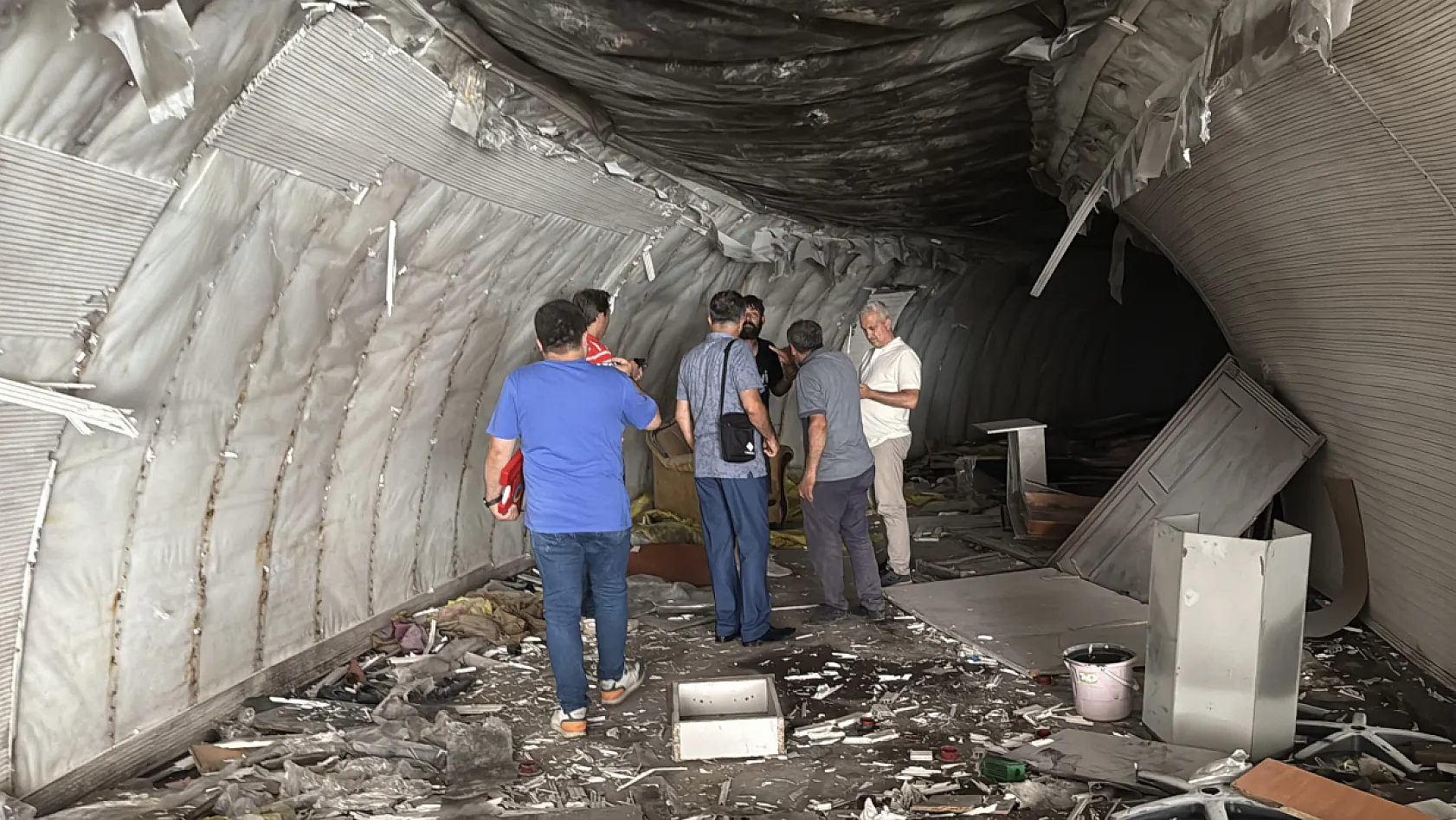 Zonguldak'ta iş hanının yıkıldığı alanda bulunan sığınak incelenecek