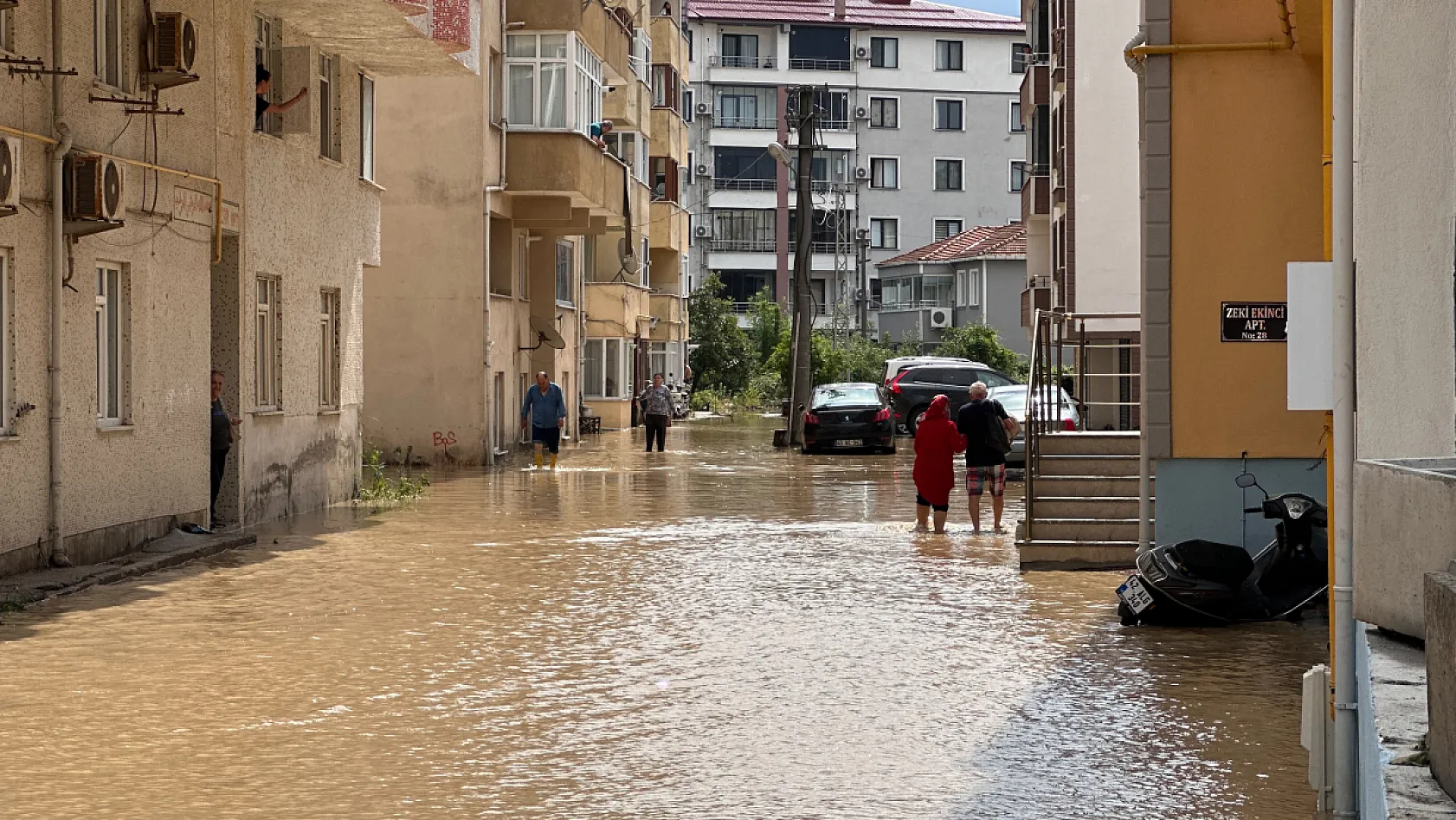 Kastamonu'da Sel Alarmı! 150'yi Aşkın Ev ve İş Yerini Su Bastı
