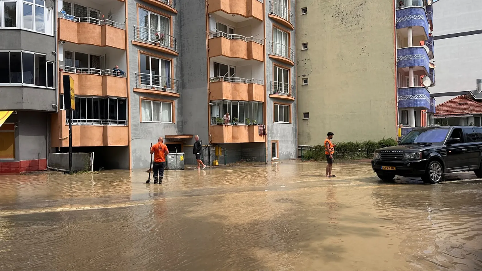 Kastamonu'da Sel Alarmı! 150'yi Aşkın Ev ve İş Yerini Su Bastı