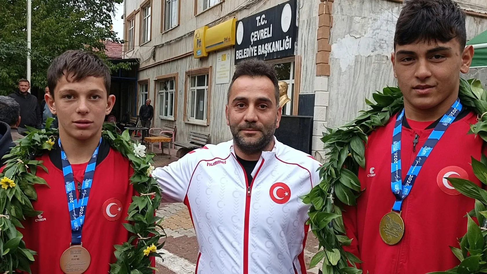 U15 Balkan Güreş Şampiyonası'nda madalya kazanan sporculara Tokat'ta coşkulu karşılama