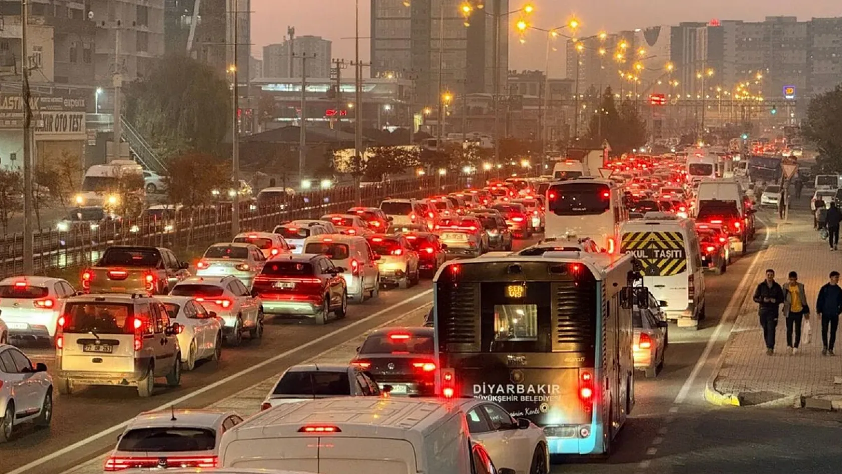 Trafikte araç sayısı 34 milyonu geçti: Artış sürüyor, yeni kayıtlar neden düşüyor?