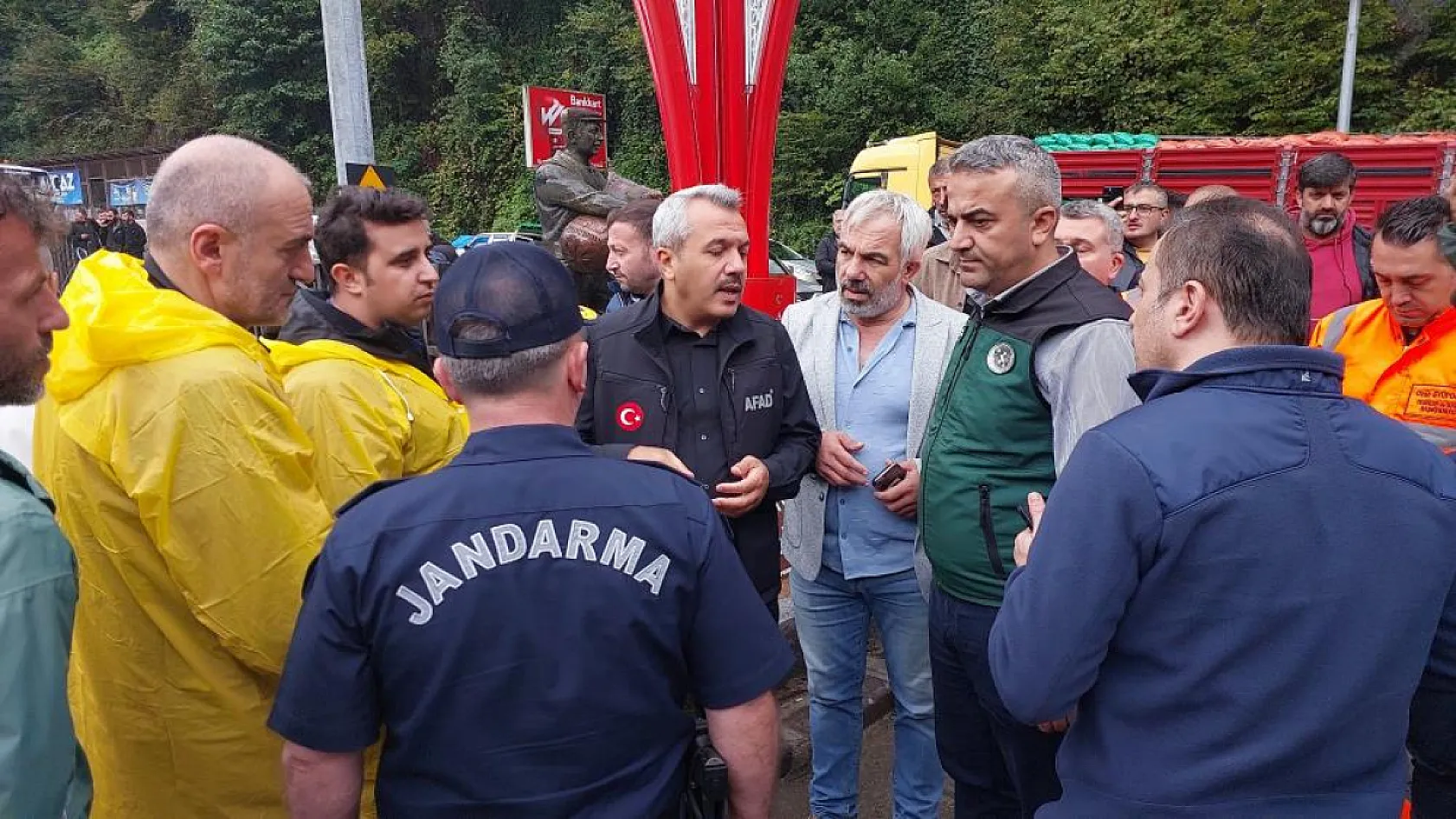 Rize'de Sel Felaketi: Köprü Çöktü, Yollar Kapandı, Bakanlar Bölgeye Gitti