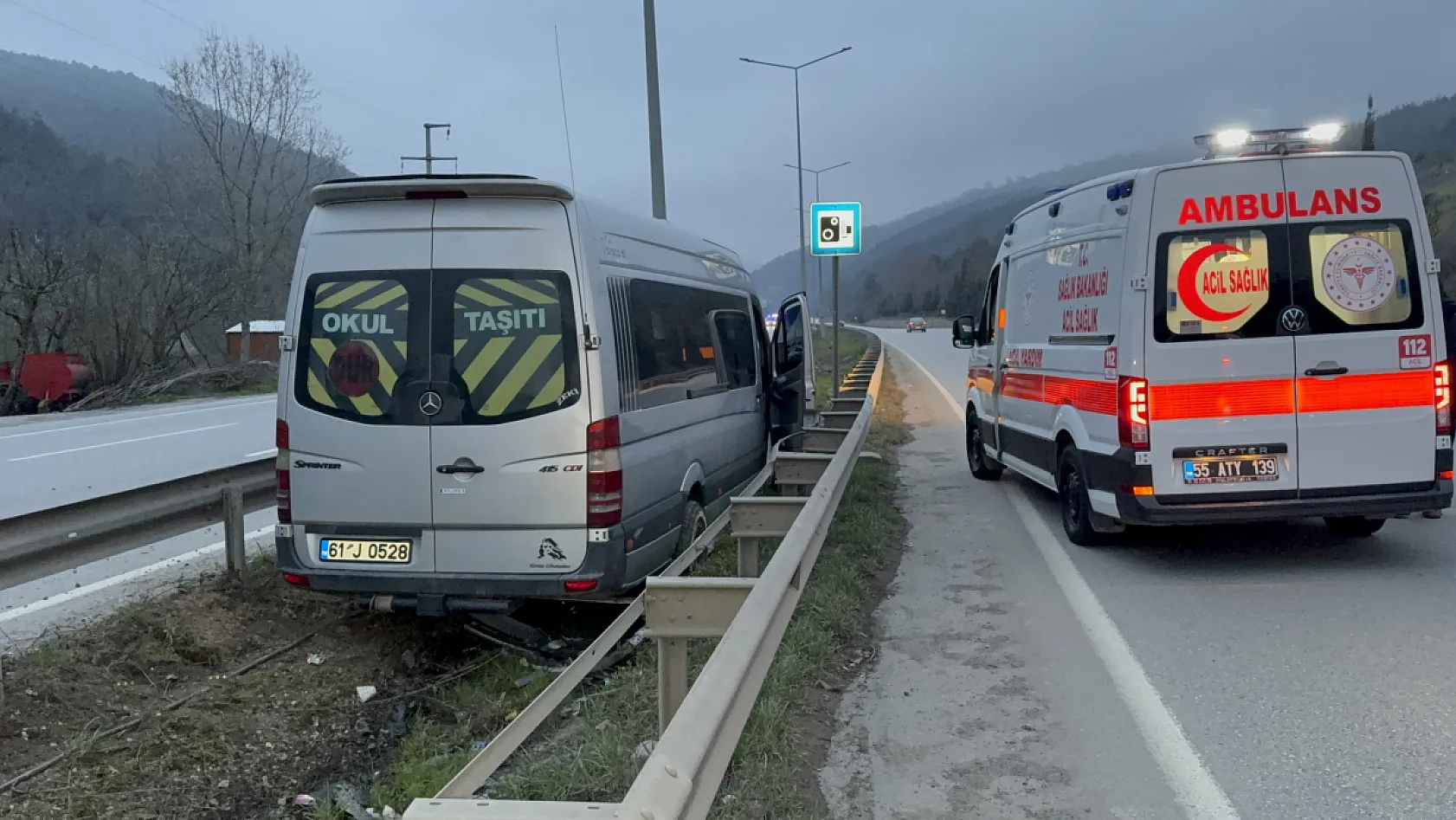 Samsun Atakum'da Tur Minibüsü Kazası: 4 Yaralı!