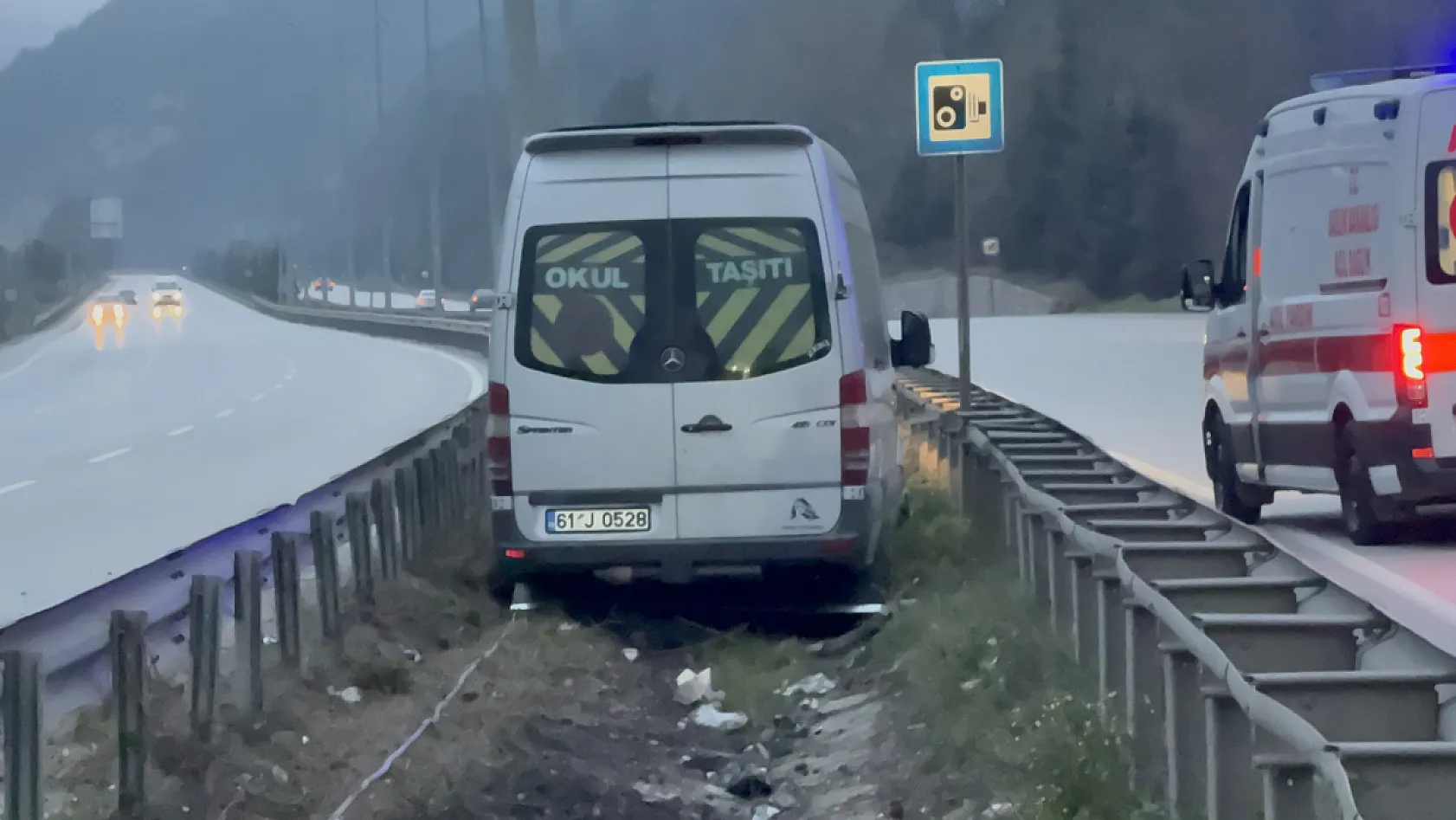 Samsun Atakum'da Tur Minibüsü Kazası: 4 Yaralı!