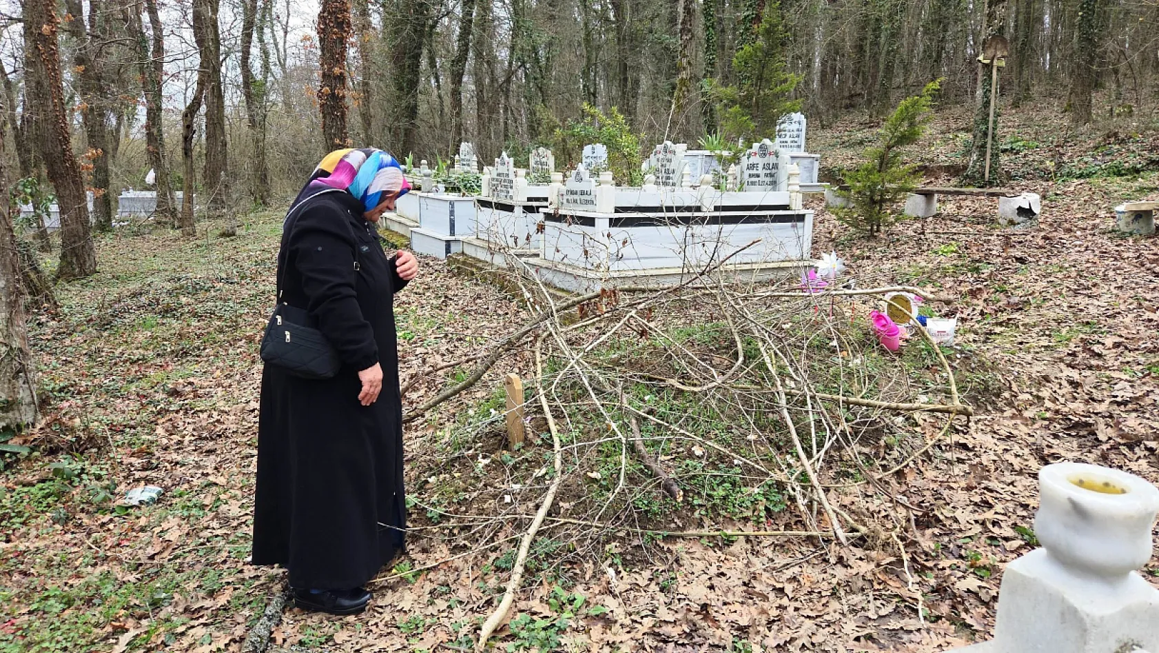 Samsun'da En Acı Bayram: 13 Yaşındaki Elifnaz'ın Mezarına Bayram Şekeri Bıraktılar