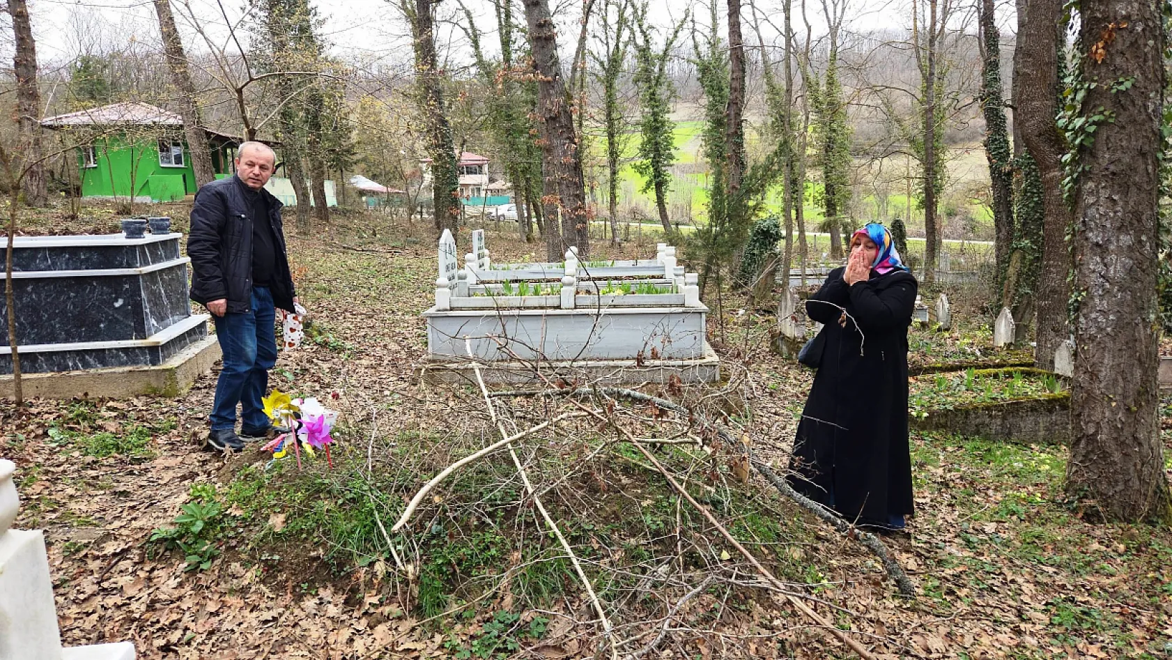 Samsun'da En Acı Bayram: 13 Yaşındaki Elifnaz'ın Mezarına Bayram Şekeri Bıraktılar