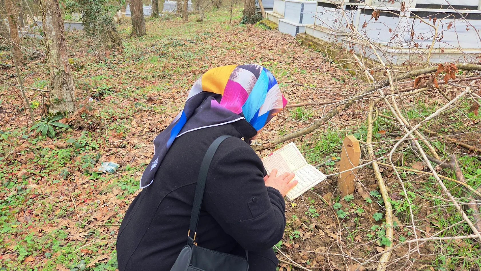 Samsun'da En Acı Bayram: 13 Yaşındaki Elifnaz'ın Mezarına Bayram Şekeri Bıraktılar