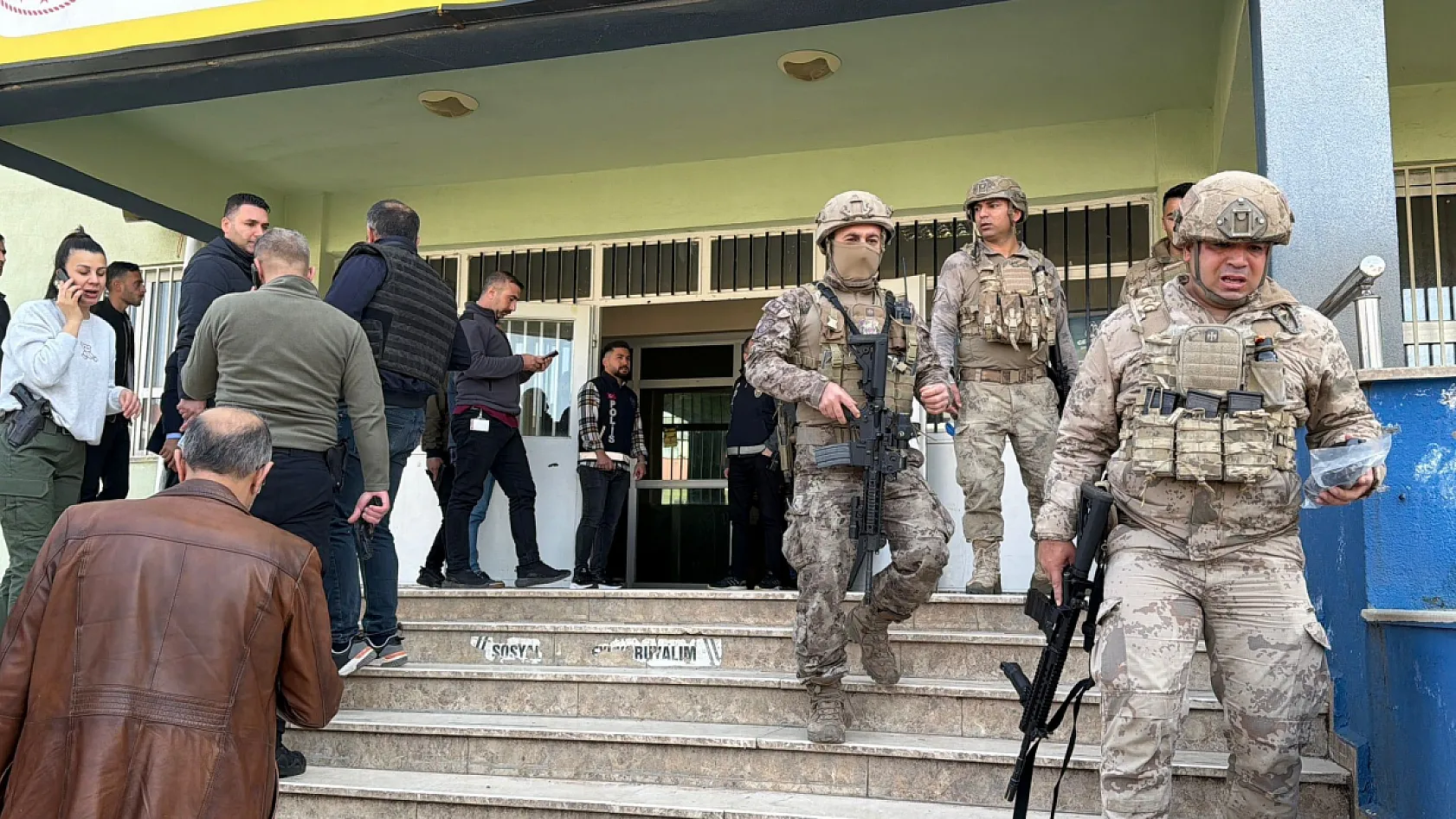 Lisede silahlı saldırı: 13 öğrenci yaralandı