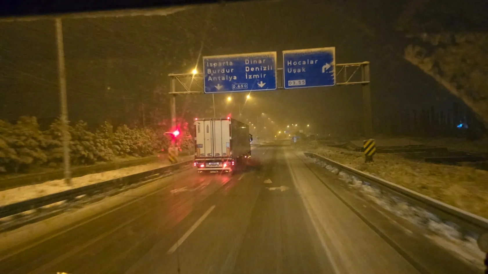Afyon'da Mayıs'ta Kar Esareti: Okullar Tatil, Yollar Kapalı!