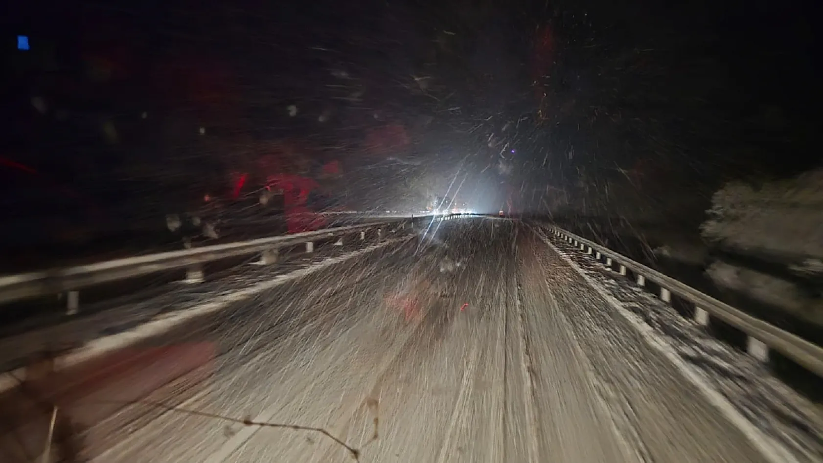 Afyon'da Mayıs'ta Kar Esareti: Okullar Tatil, Yollar Kapalı!