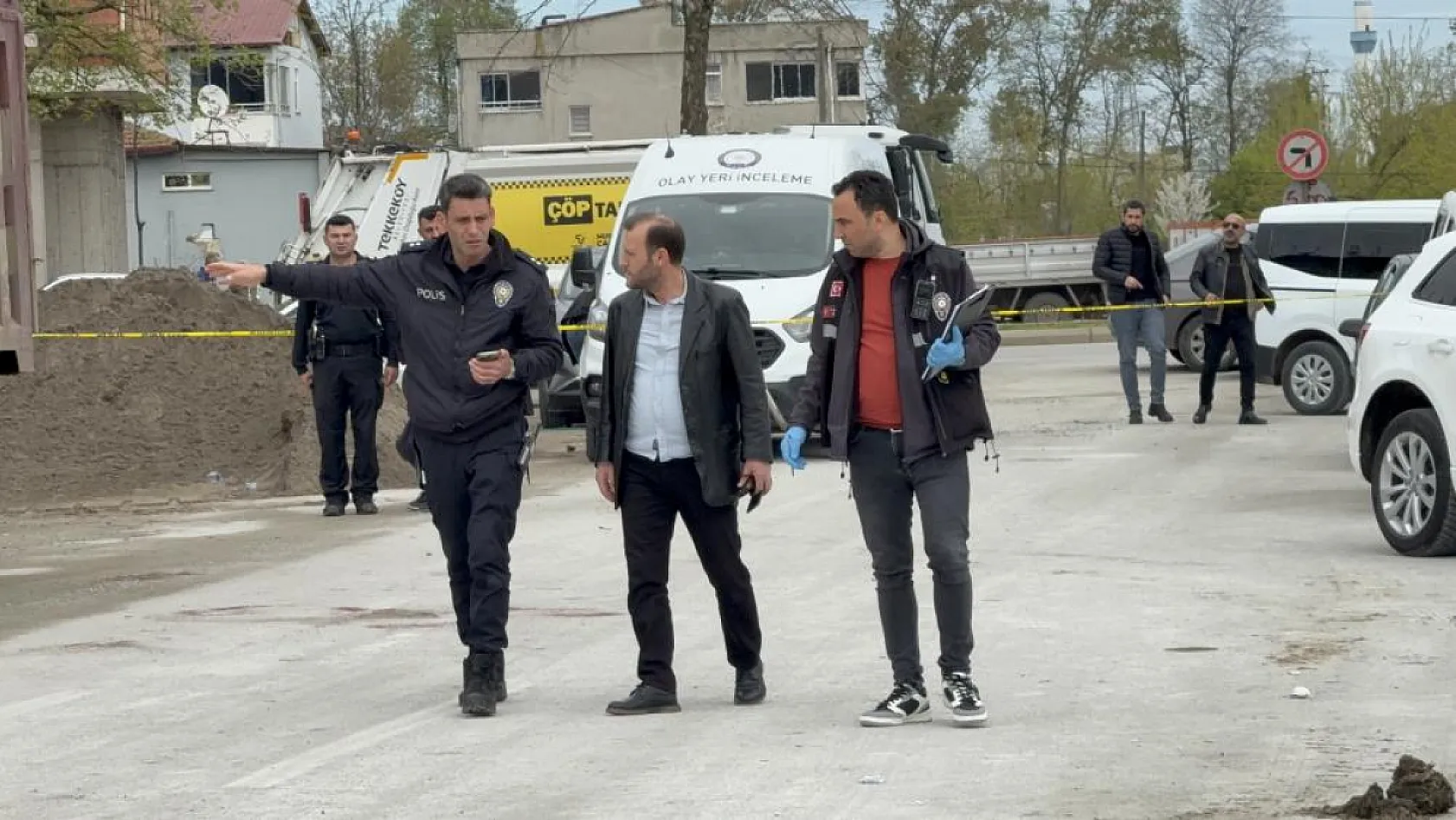 Bir Kazık İçin Dehşet Saçtı: Komşularını Tüfekle Vurdu, Başına Keser Yedi!