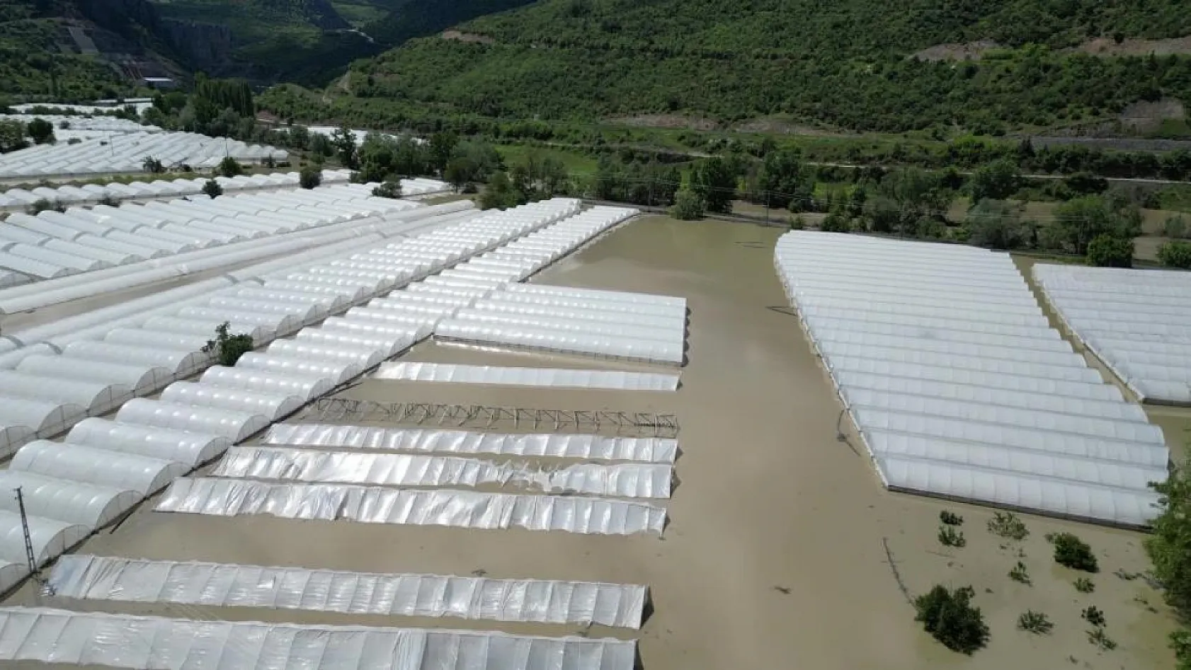 Yeşilırmak Taştı, Amasya'da Emekler Sulara Gömüldü