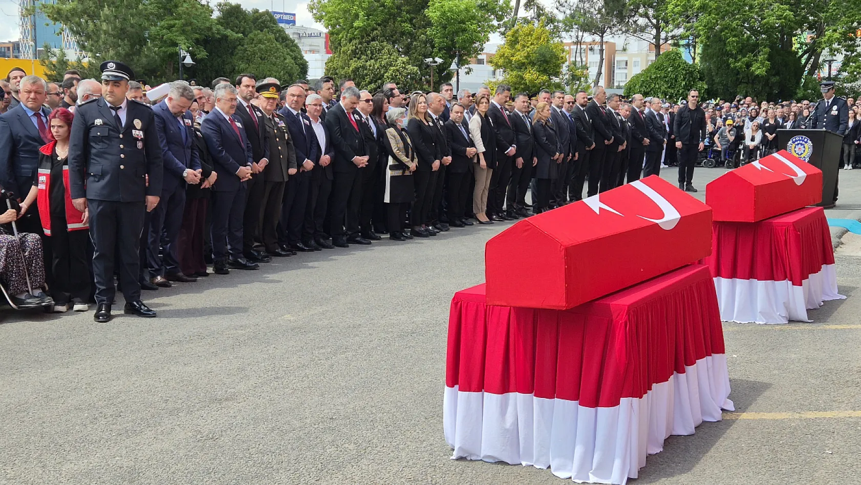 Şehit polislere acı veda: Çorlu'da resmi tören düzenlendi