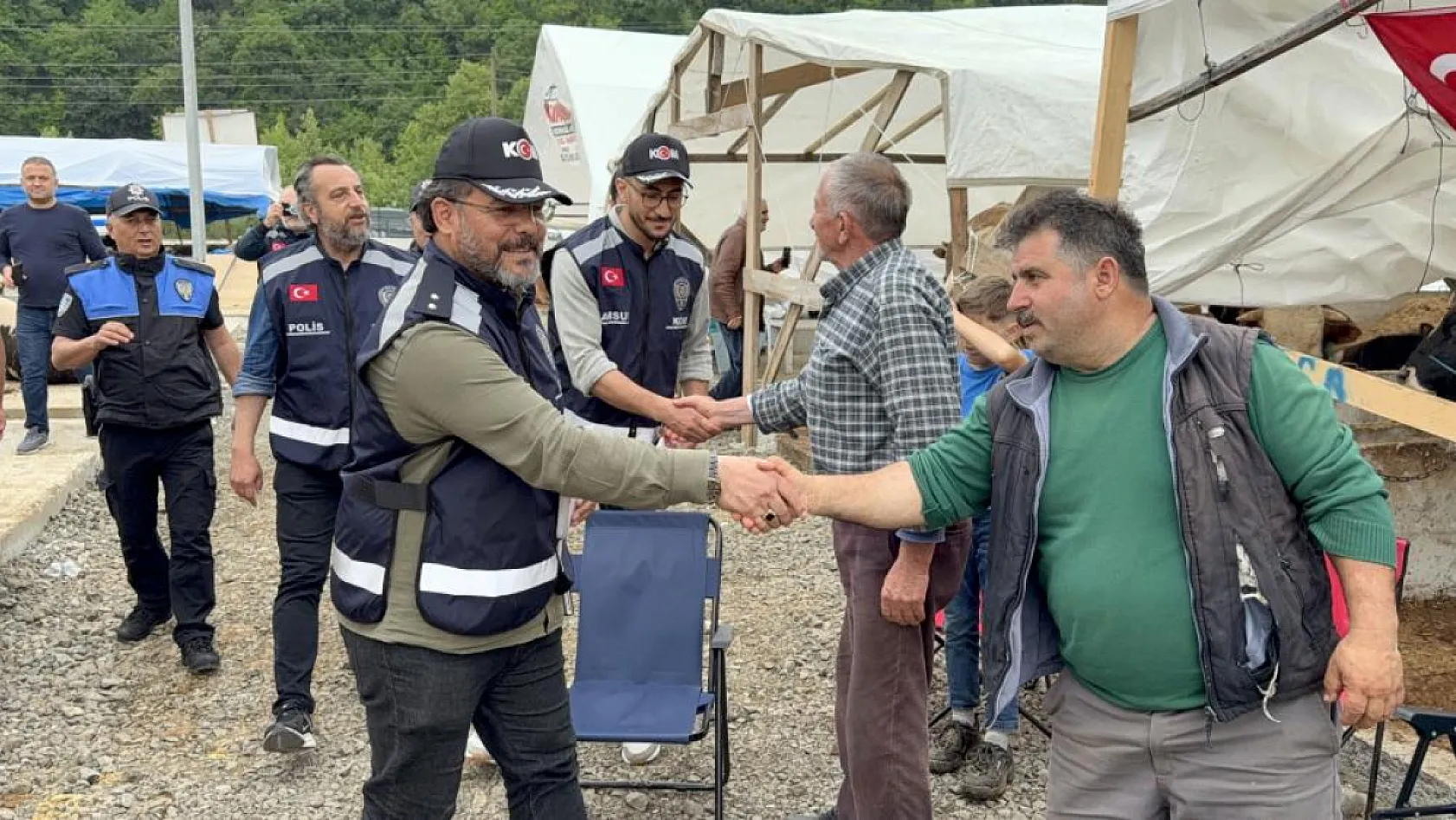 Polis, kurban pazarında vatandaşları dolandırıcılığa karşı uyardı