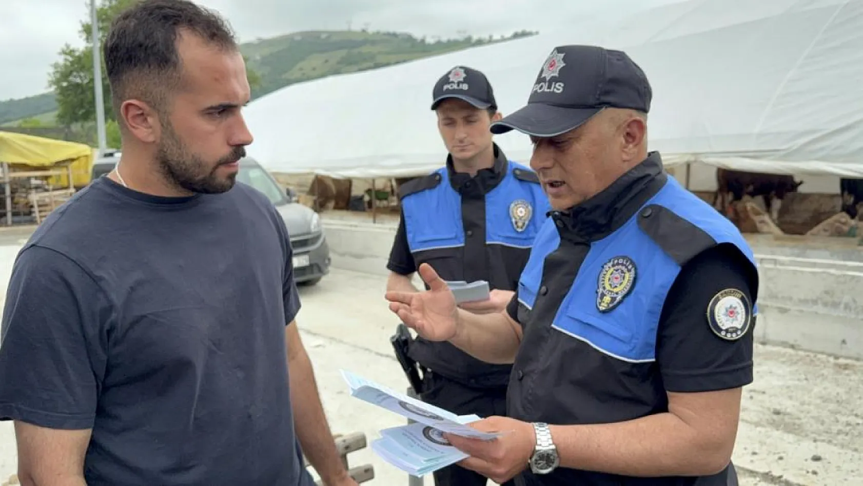 Polis, kurban pazarında vatandaşları dolandırıcılığa karşı uyardı