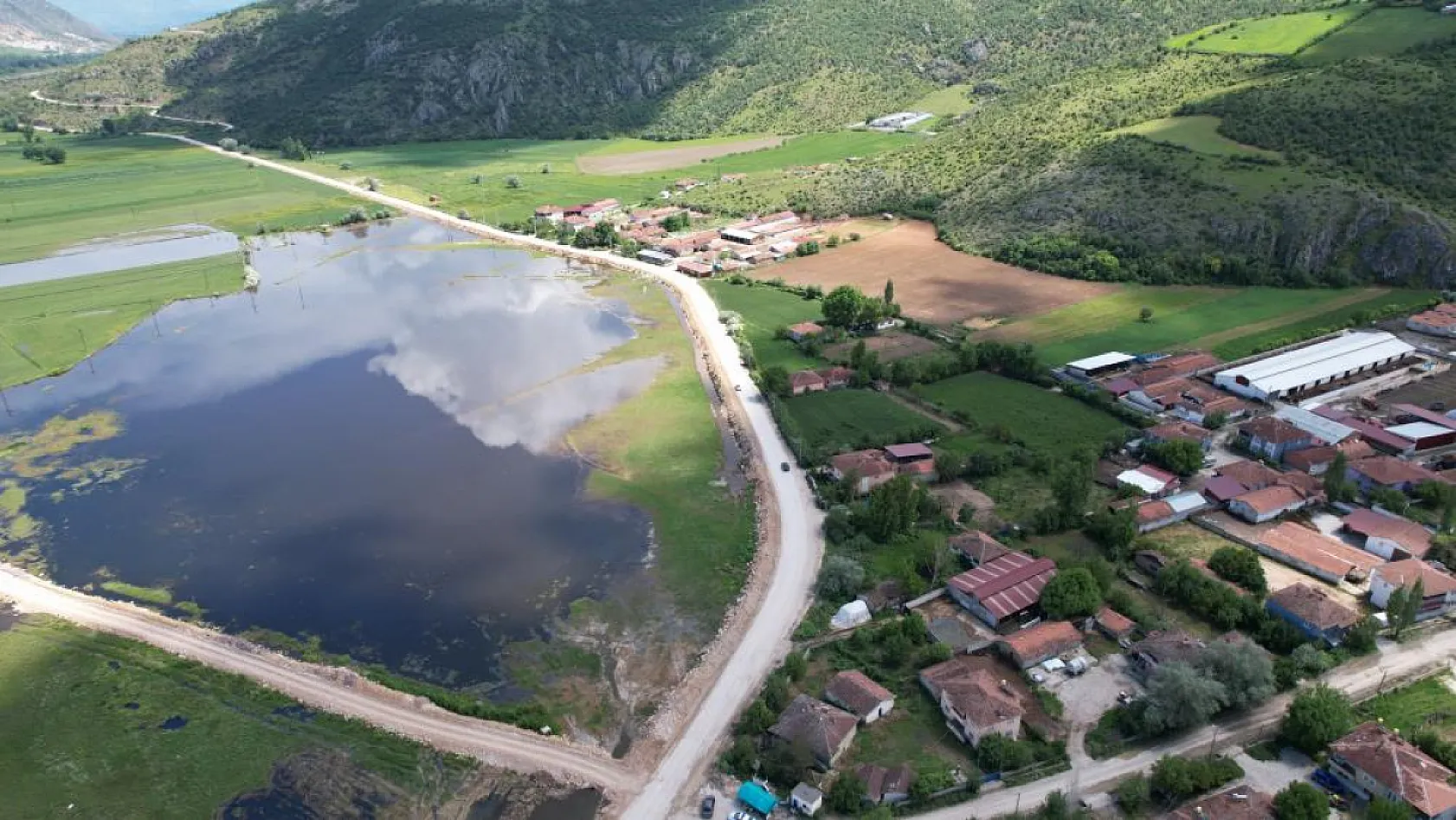 Taşkın Sonrası Kritik Önlem: Yol Kenarına Taş Setler Kuruldu