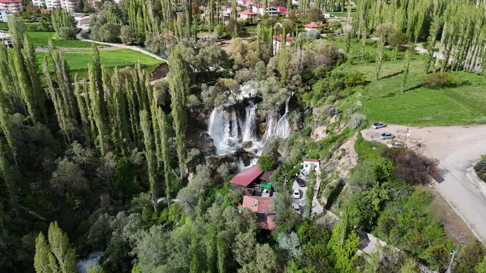 Sızır Şelalesi Coştu, Ahşap Köprü Dayanamadı