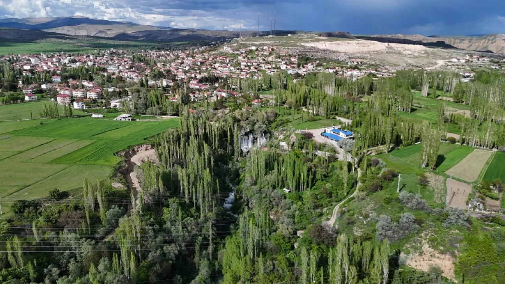 Sızır Şelalesi Coştu, Ahşap Köprü Dayanamadı