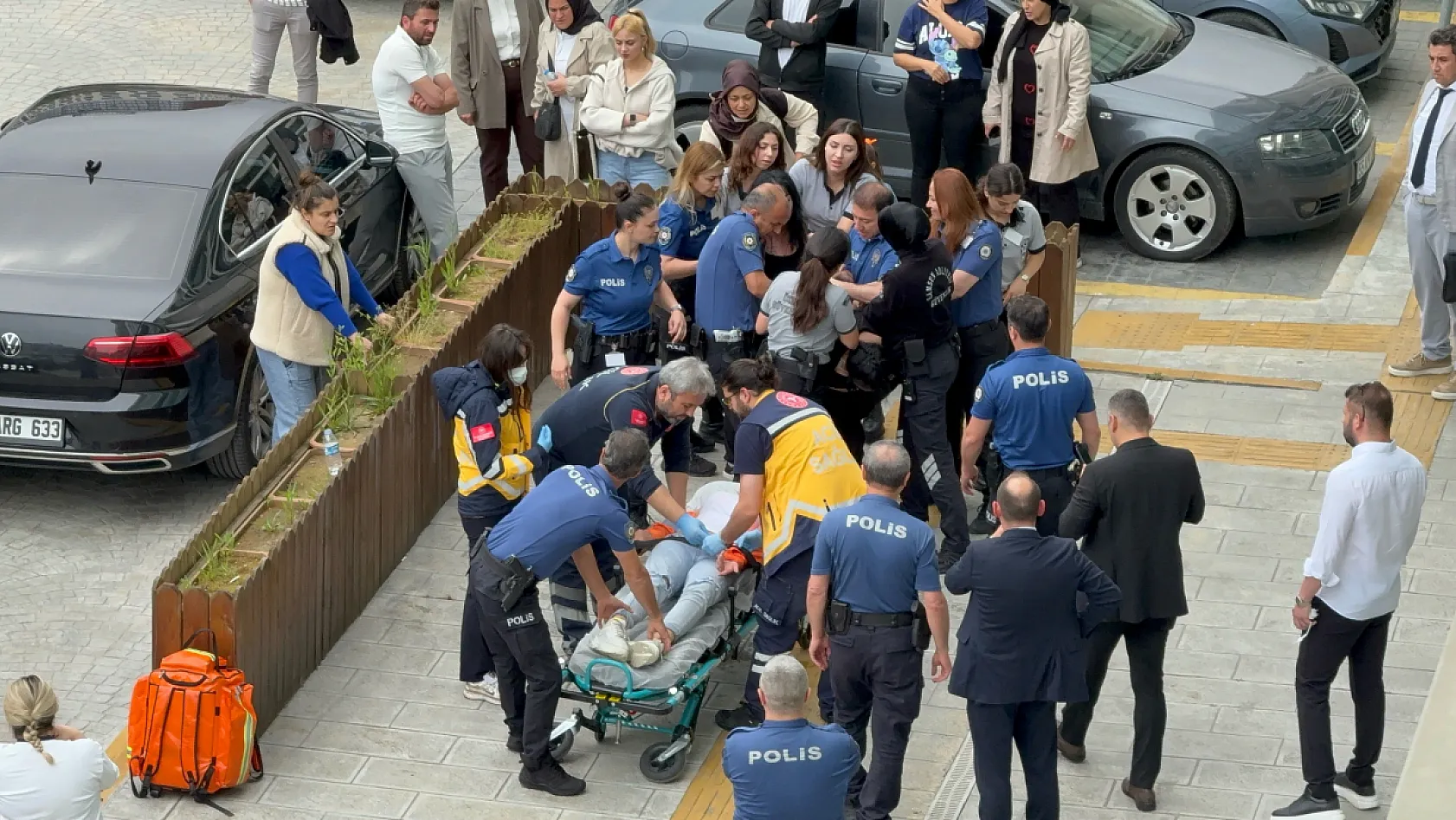 Duruşma sonrası tansiyon yükseldi, adliye önü savaş alanına döndü