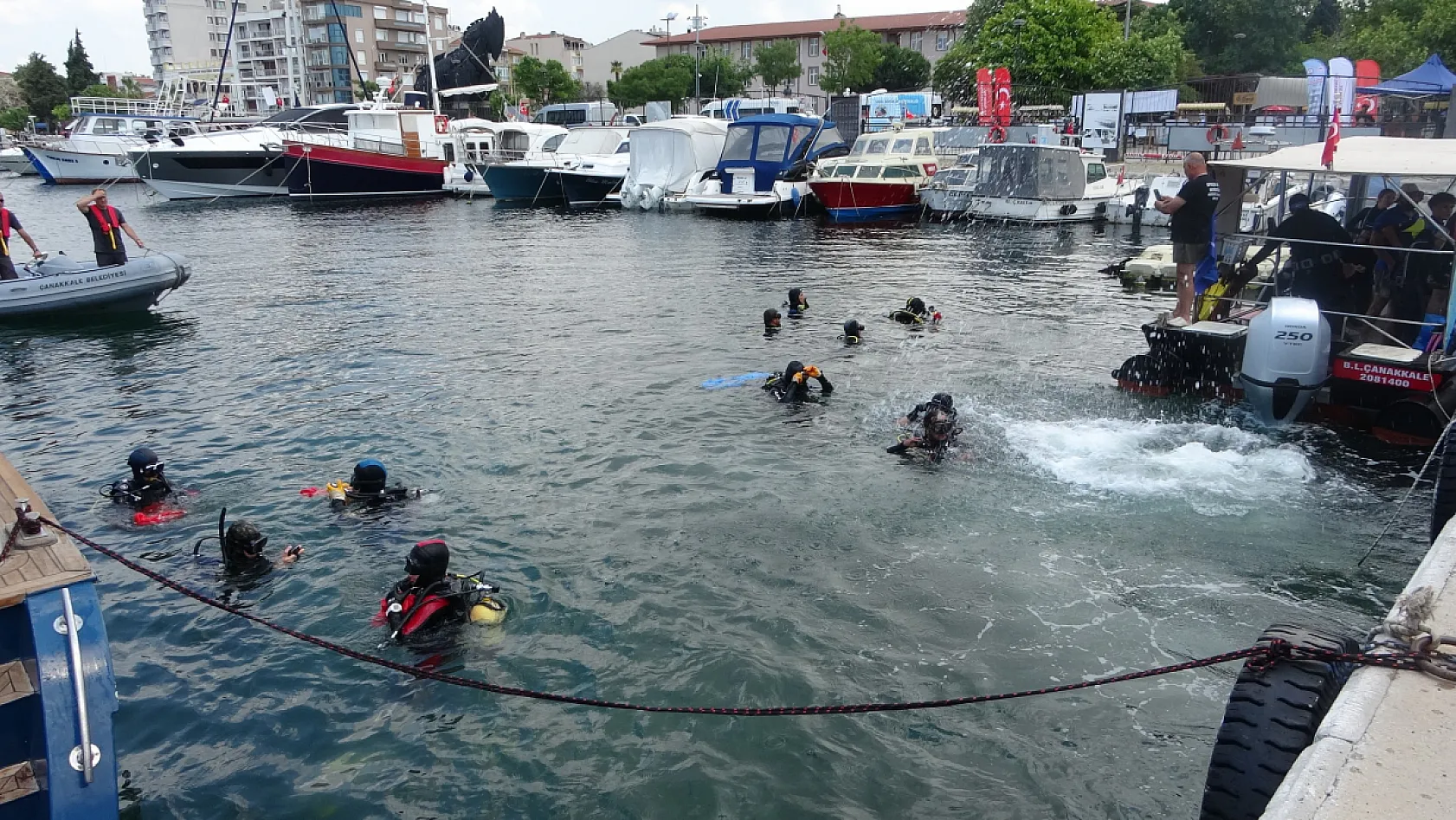 Çanakkale Yat Limanı'nda yüzey ve dip temizliği