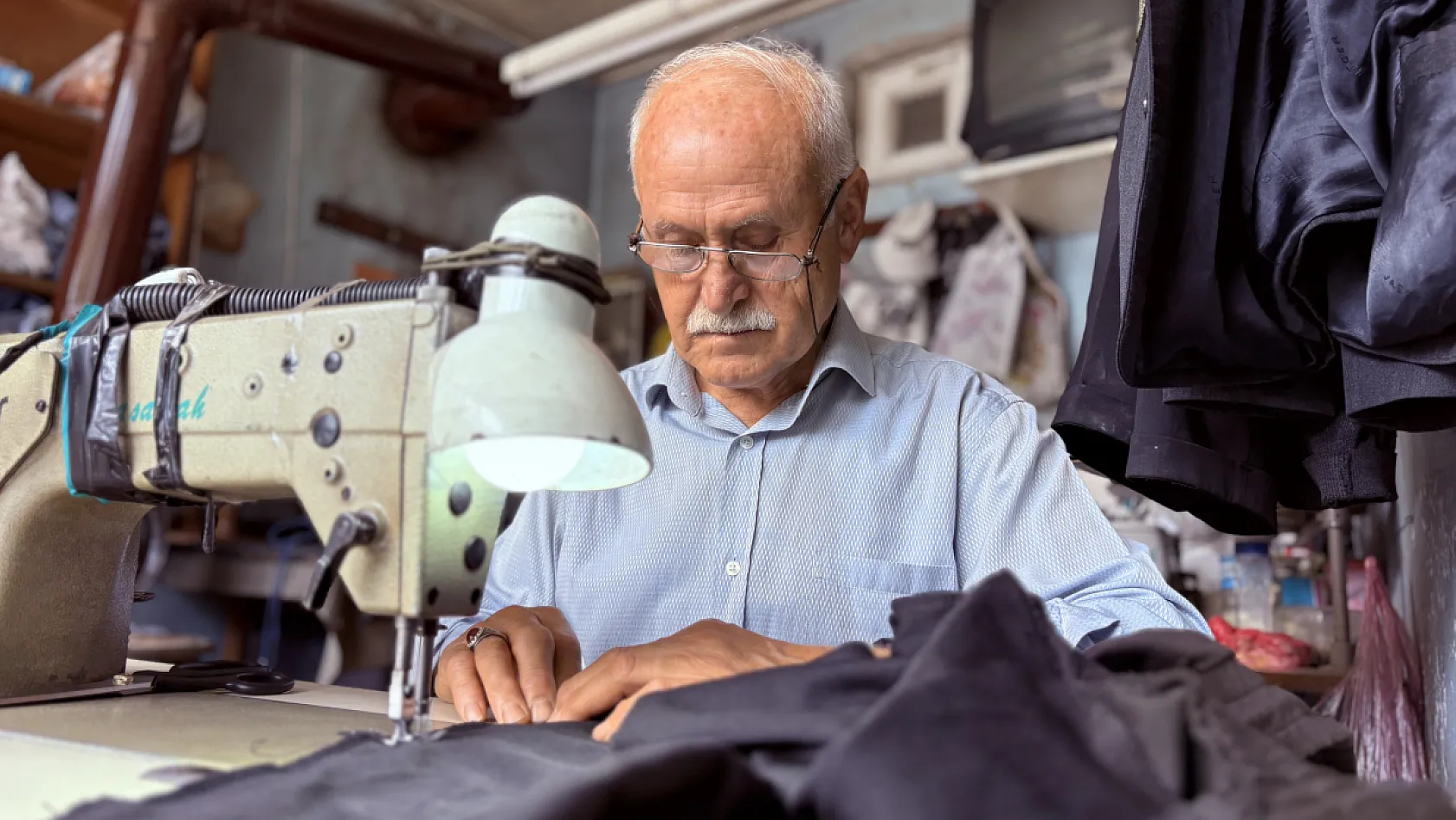 59 yıldır iğne ve iplikle hayatını kazanıyor