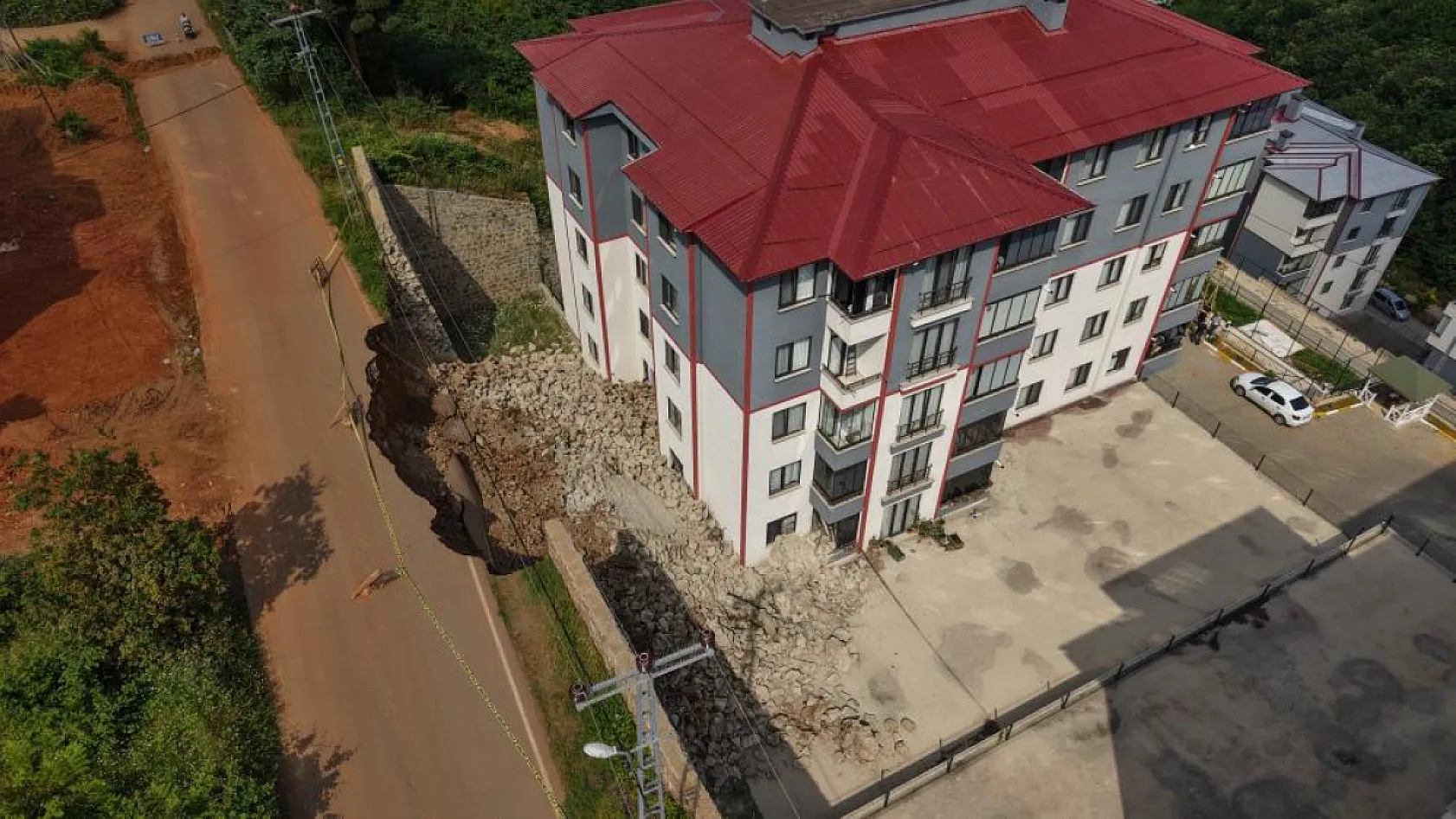 Faciaya 10 Saniye Kala: Duvar Çökmesi Paniğe Neden Oldu