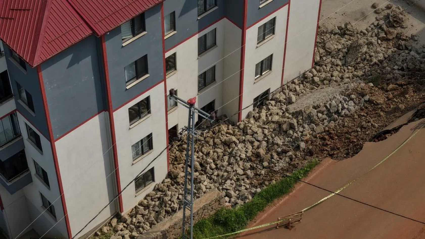 Faciaya 10 Saniye Kala: Duvar Çökmesi Paniğe Neden Oldu