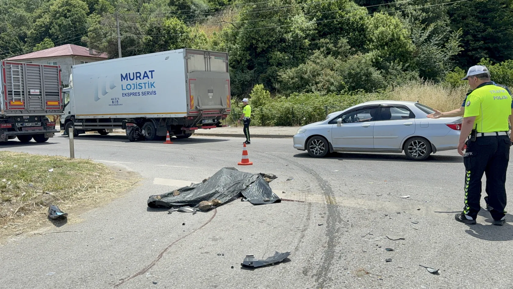 Samsun'da feci kaza: Kamyonun tekerleri arasına saplanan motosikletin sürücüsü yaşamını yitirdi