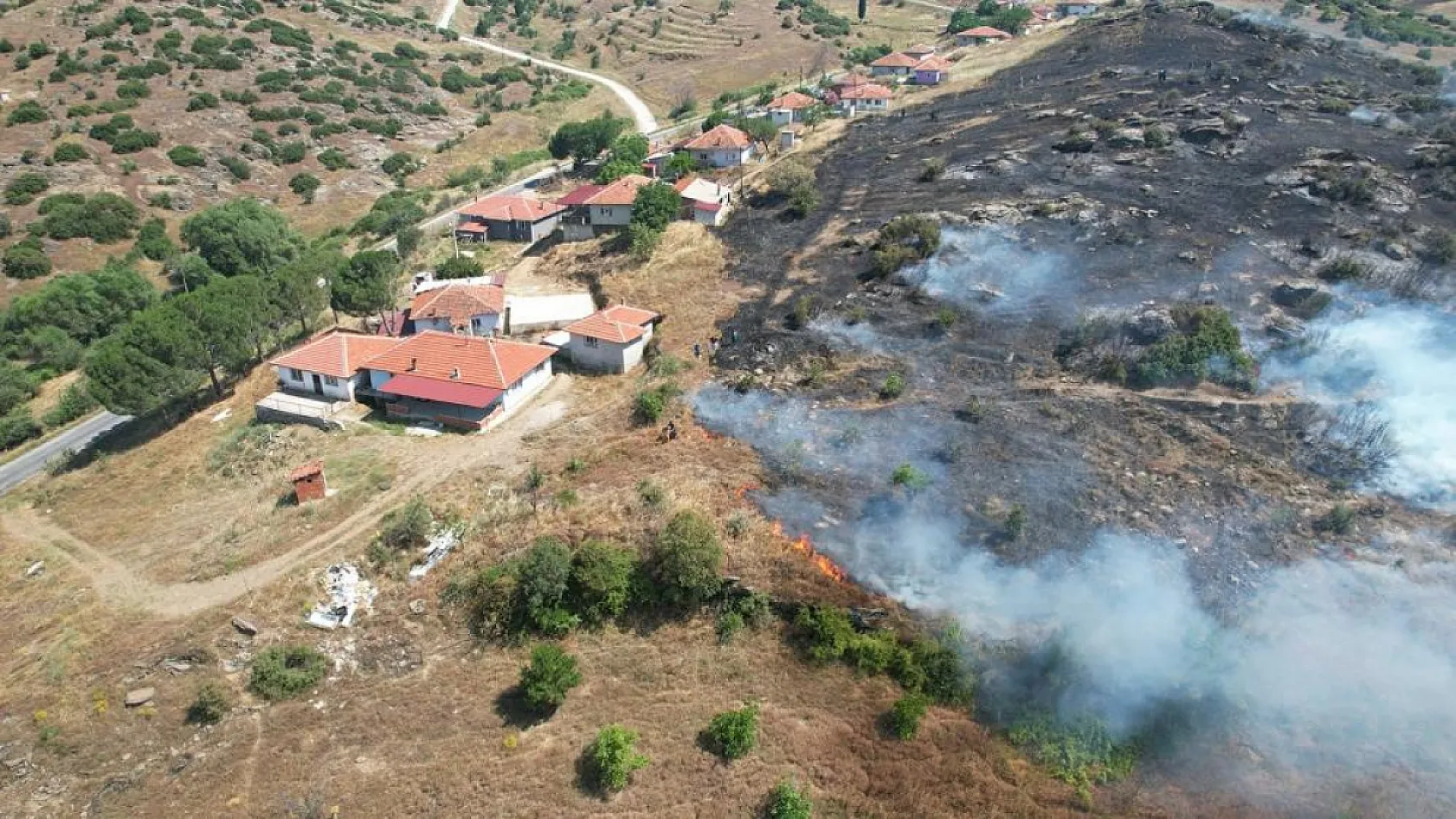 Kula'da makilik alanda çıkan yangında 30 dönüm alan zarar gördü