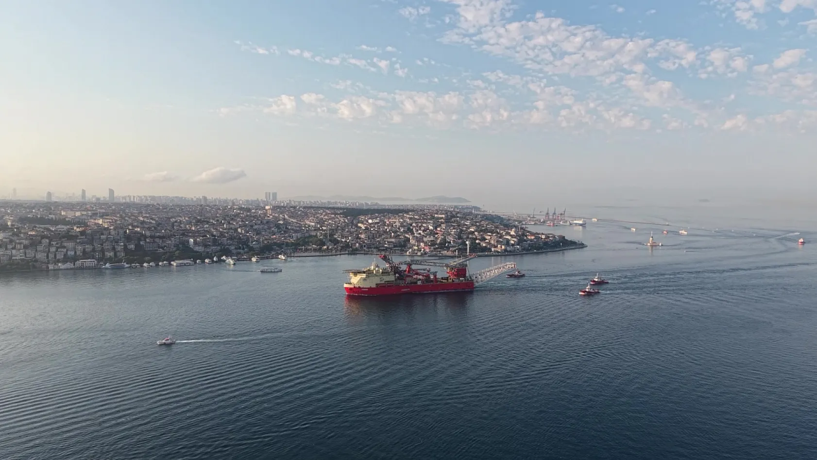 İstanbul Boğazı'nda 215 Metrelik Gemiye Özel Geçiş