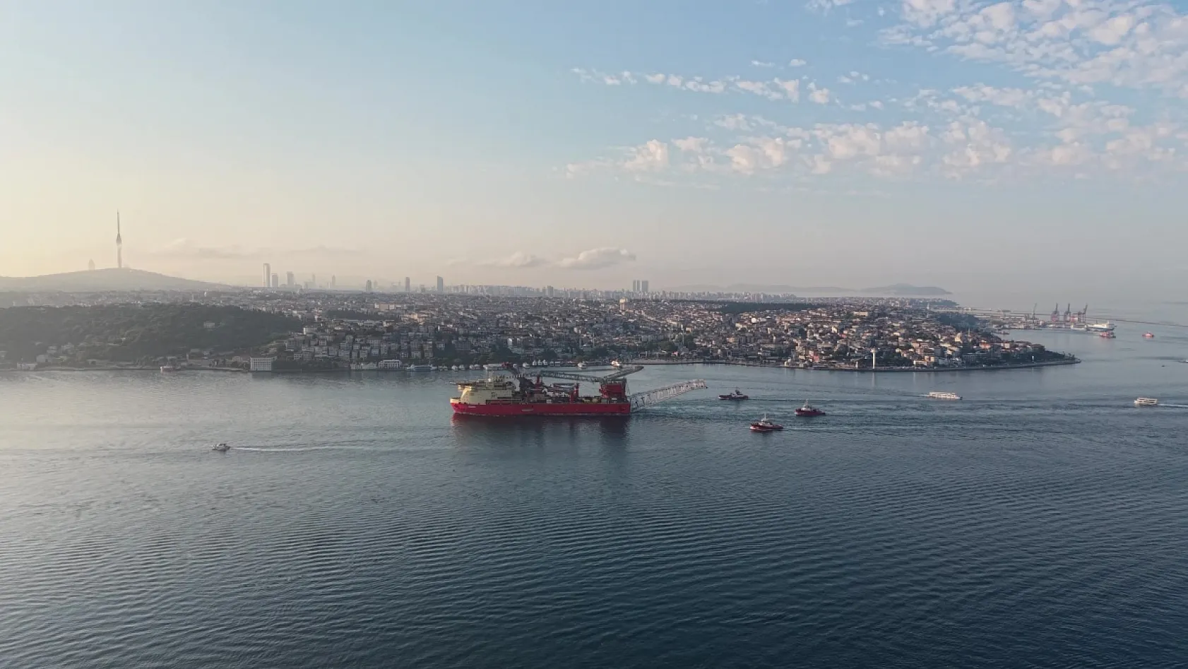İstanbul Boğazı'nda 215 Metrelik Gemiye Özel Geçiş