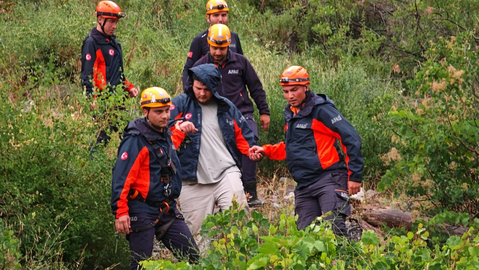 Gezi Merakı Kabusa Döndü: Kayalıklarda Mahsur Kaldı