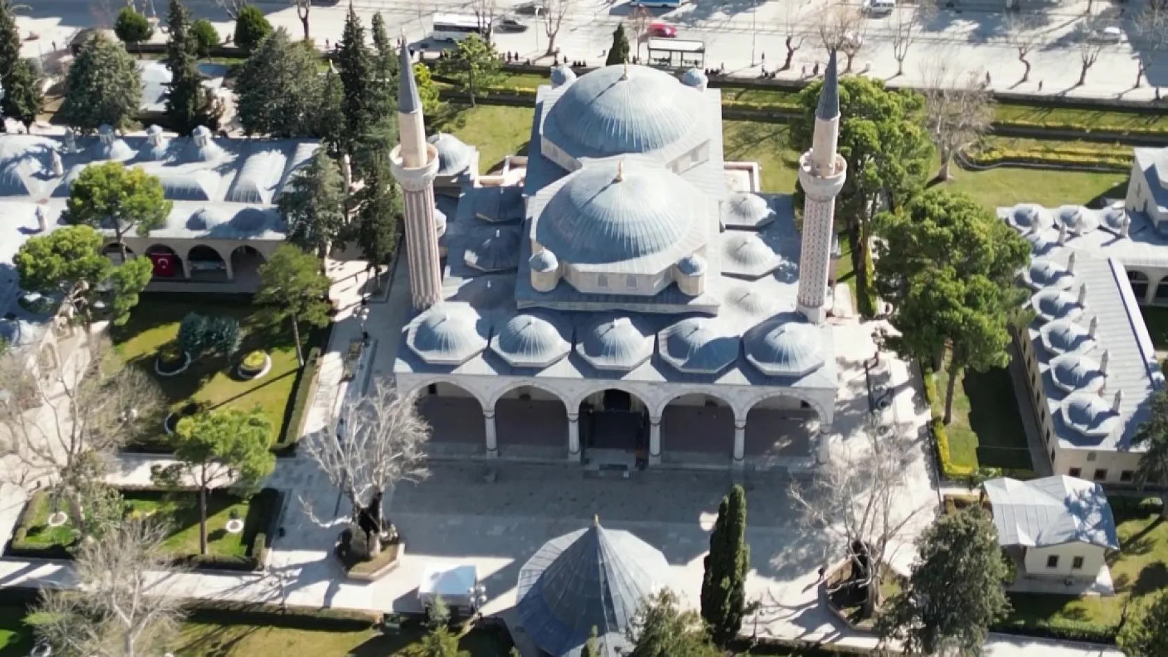 540 Yıllık Caminin Kapısındaki Gizemli Baykuş Figürü Ziyaretçilerin Dikkatini Çekiyor