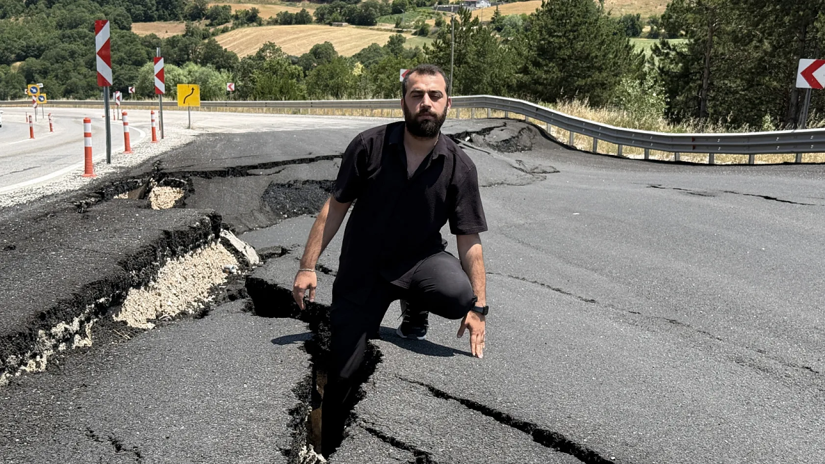 Metrelerce uzunlukta yarıklar oluştu: Sürücüler için tehlike oluşturan yol