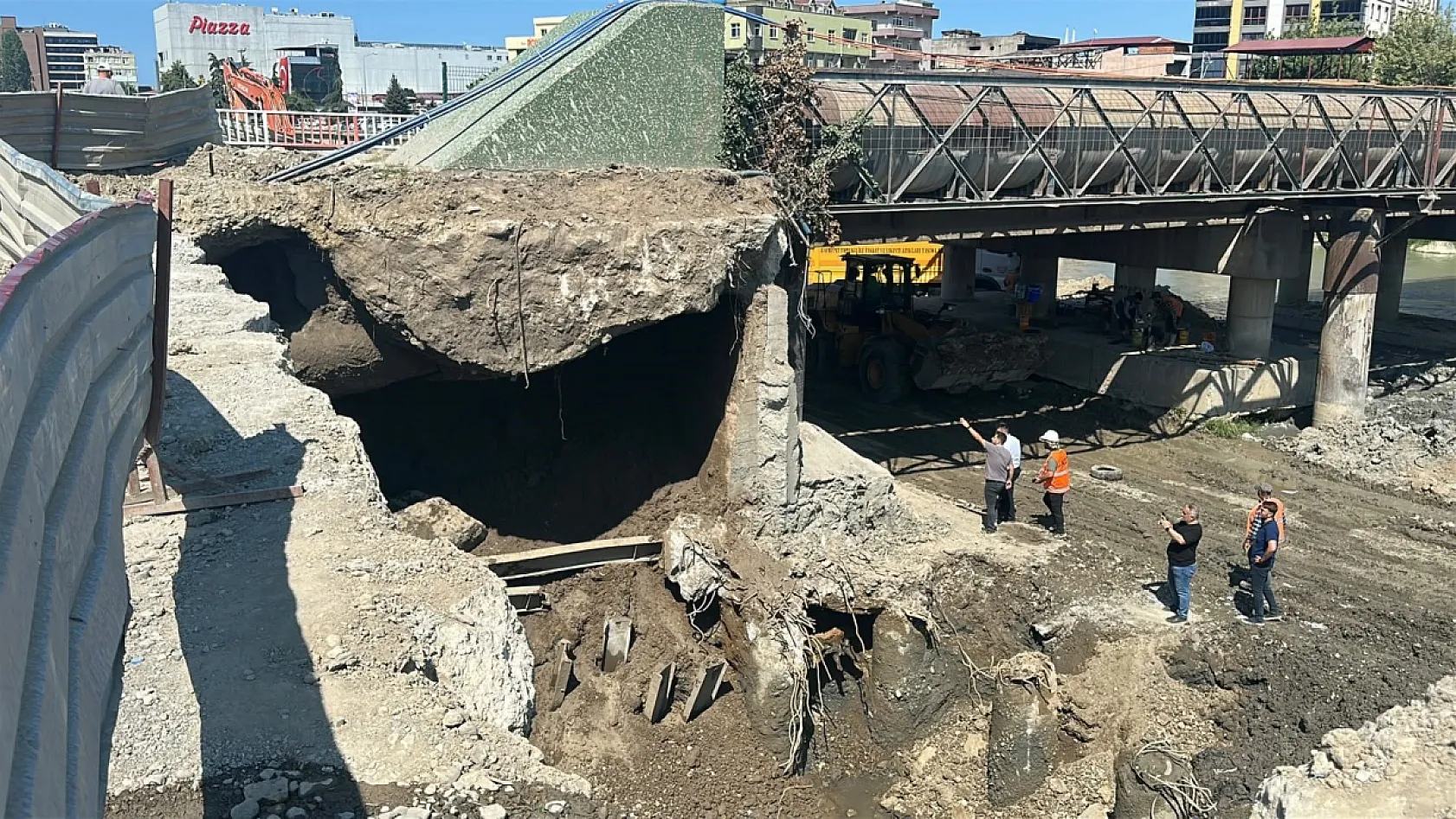 Samsun'da 100. Yıl köprüsü tedbir amaçlı trafiğe kapatıldı