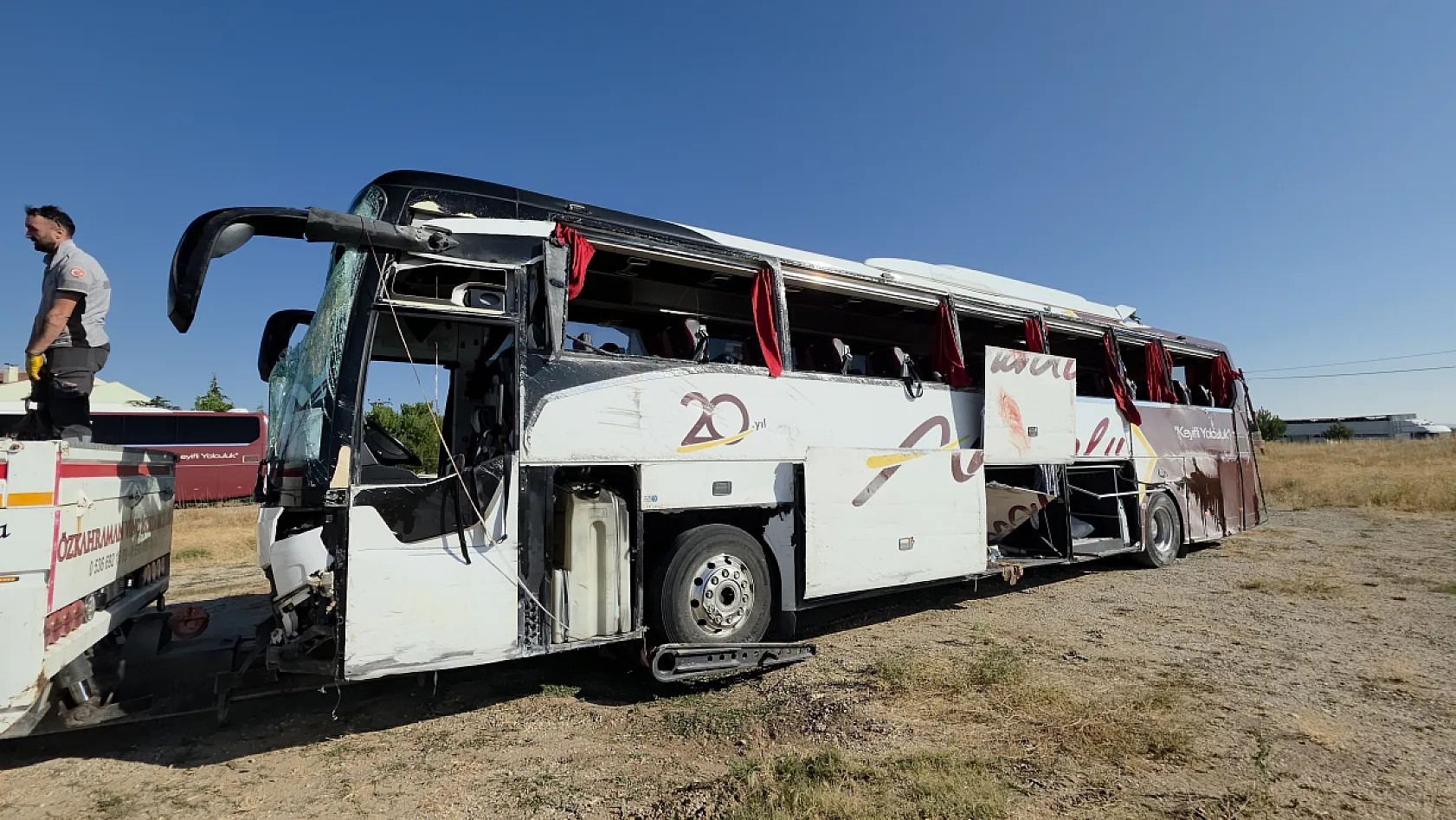Yolcu Otobüsü Devrildi: 31 Kişi Yaralandı!