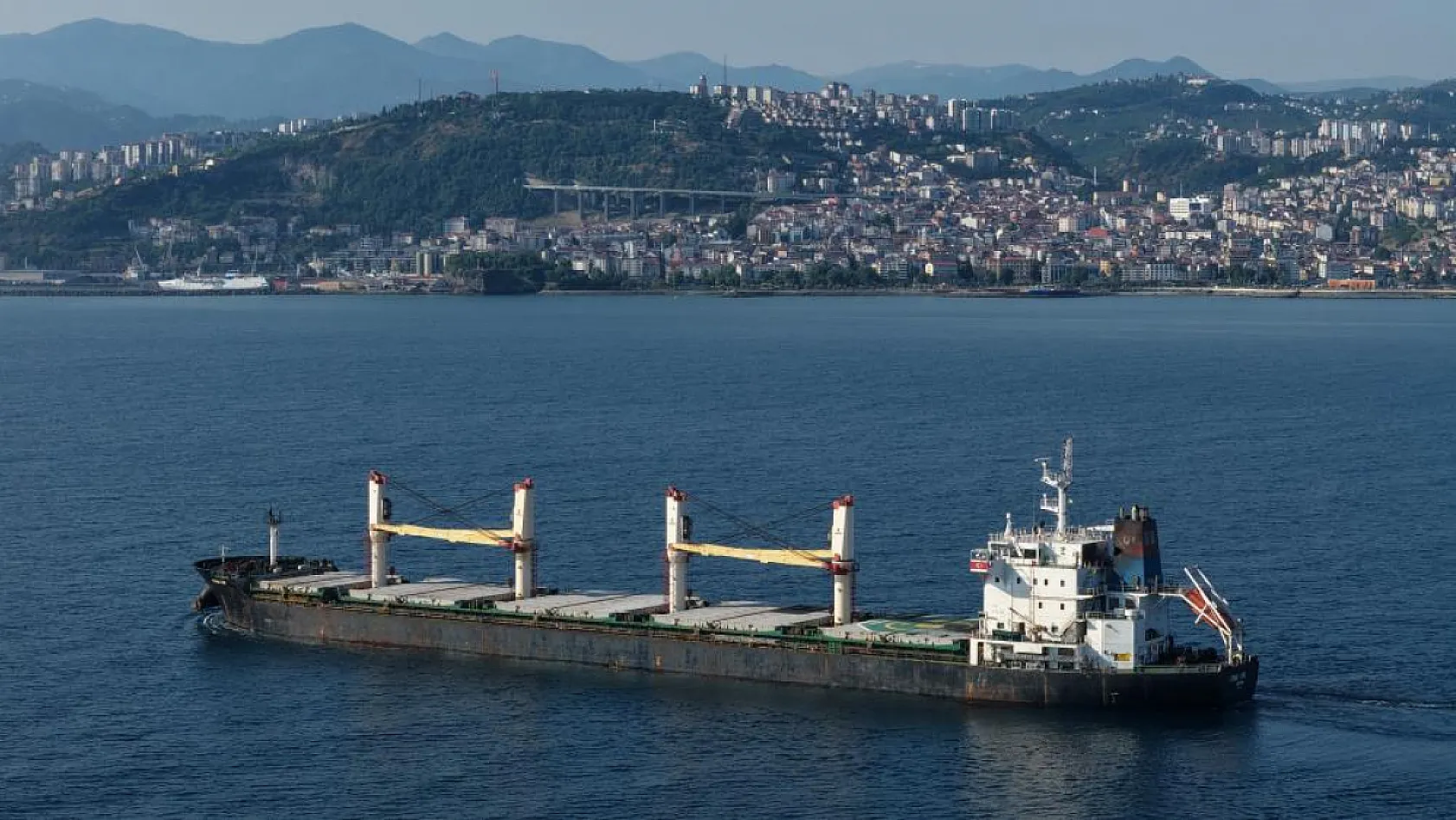 İHA Saldırısına Uğrayan Türk Gemisi Trabzon Limanı'na Ulaştı