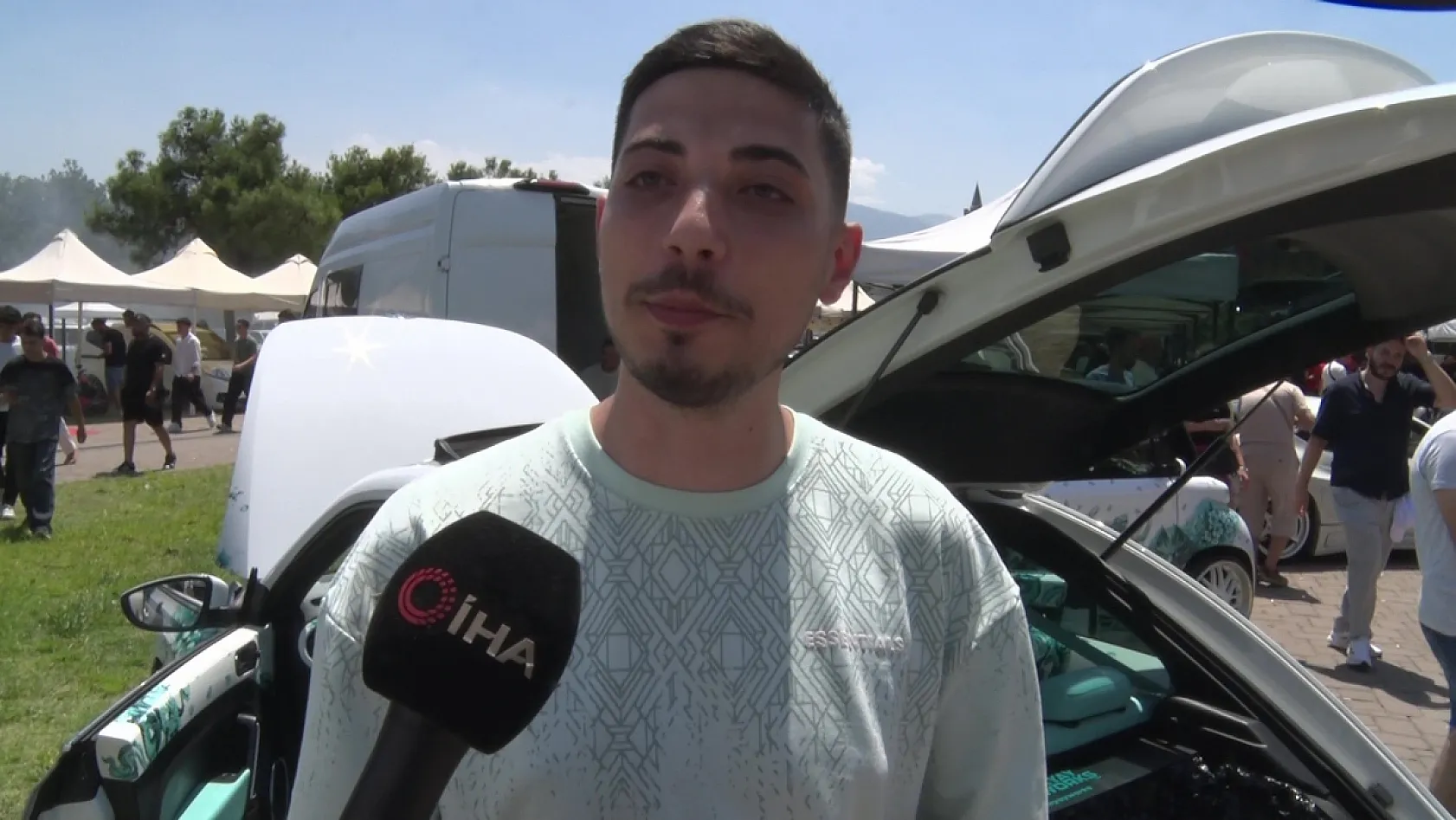 Bagajındaki göl ve su kaplumbağalarıyla ilgi odağı oldu