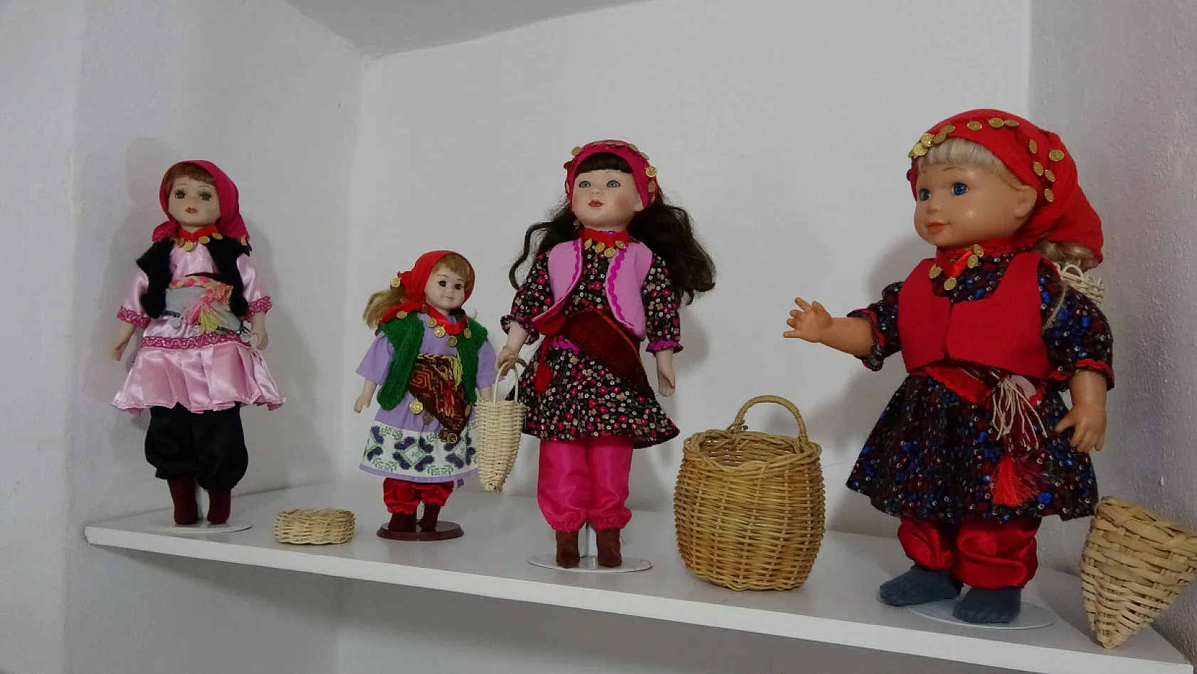 Sandıklardaki kültür bez bebeklerle yaşatılıyor